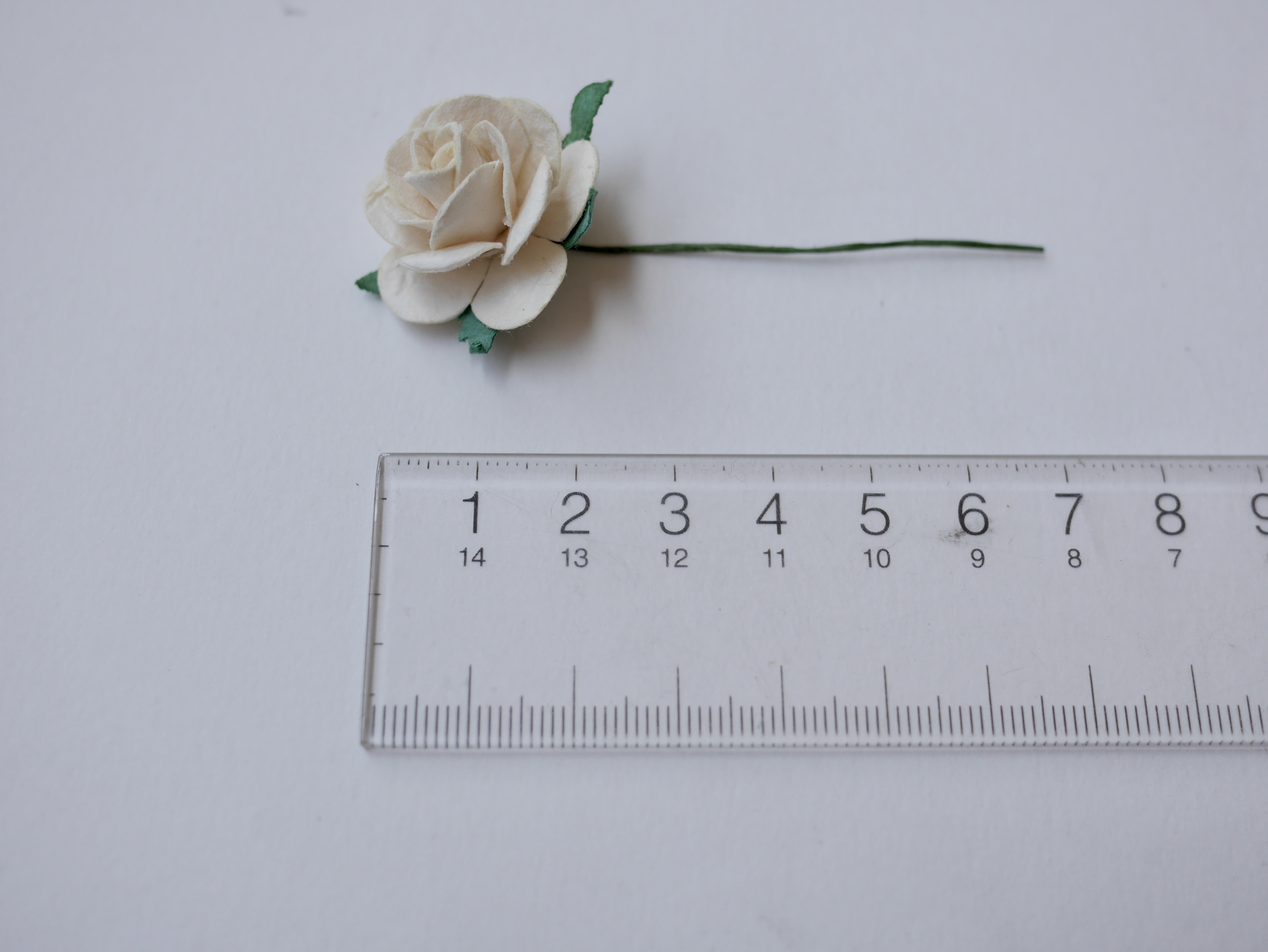 ดอกไม้กระดาษสา ดอกไม้กระดาษสา ราคาส่ง, ดอกกุหลาบกระดาษสา ดอกไม้ประดิษฐ์ สำหรับตกแต่ง หรืองานแต่งงาน สีงาช้างอ่อน ขนาด 2.5 cm. จำนวน 50 ดอก Paper flowers, handmade flowers, small roses paper size 2.5 cm. 50 pieces, ivory color.