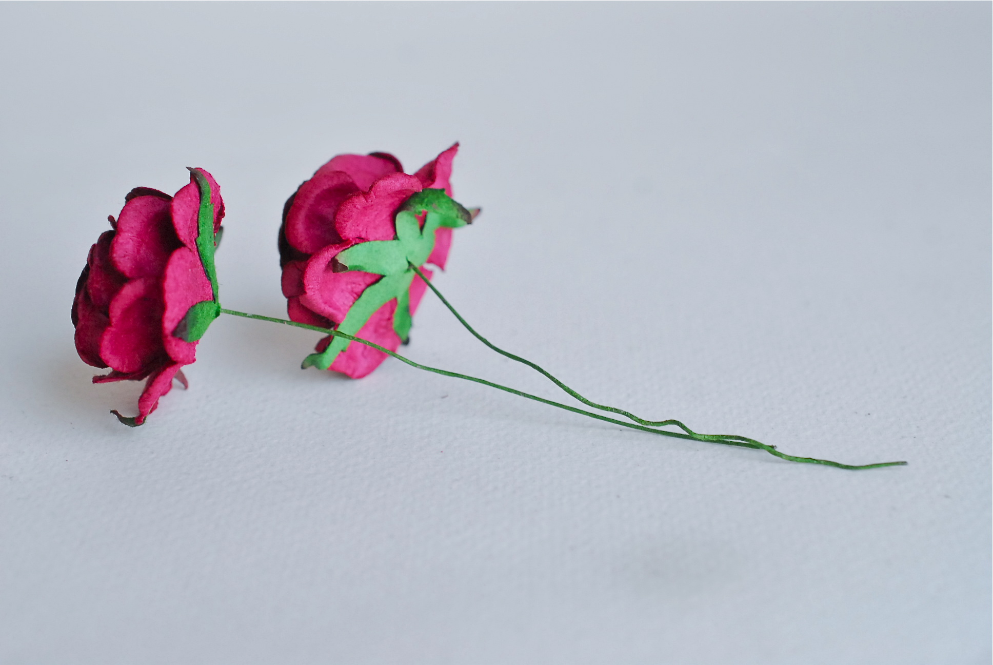 ดอกไม้กุหลาบกระดาษ ดอกไม้กระดาษสา, ของชำร่วย,ดอกกุหลาบ, ดอกไม้ประดิษฐ์สำหรับงานแต่งงาน จำนวน 25 ดอก, สีแดงเข้ม Paper Flower, 25 pieces roses paper size 3.5 cm., dark red color.