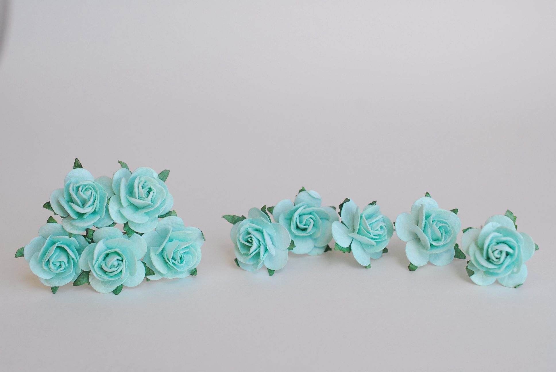 ดอกไม้กระดาษสา ดอกไม้กุหลาบกระดาษ ราคาส่ง, ดอกกุหลาบจิ๋ว ดอกกุหลาบกระดาษสา ดอกไม้ประดิษฐ์ สำหรับตกแต่งของชำร่วย หรืองานแต่งงาน สีมิ้นท์ ขนาด 2.5 cm. จำนวน 50 ดอก สี 166