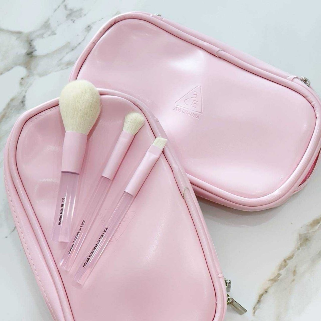 3CE Makeup Brush Set 3 pcs. เซ็ทแปรงแต่งหน้าพร้อมกระเป๋า