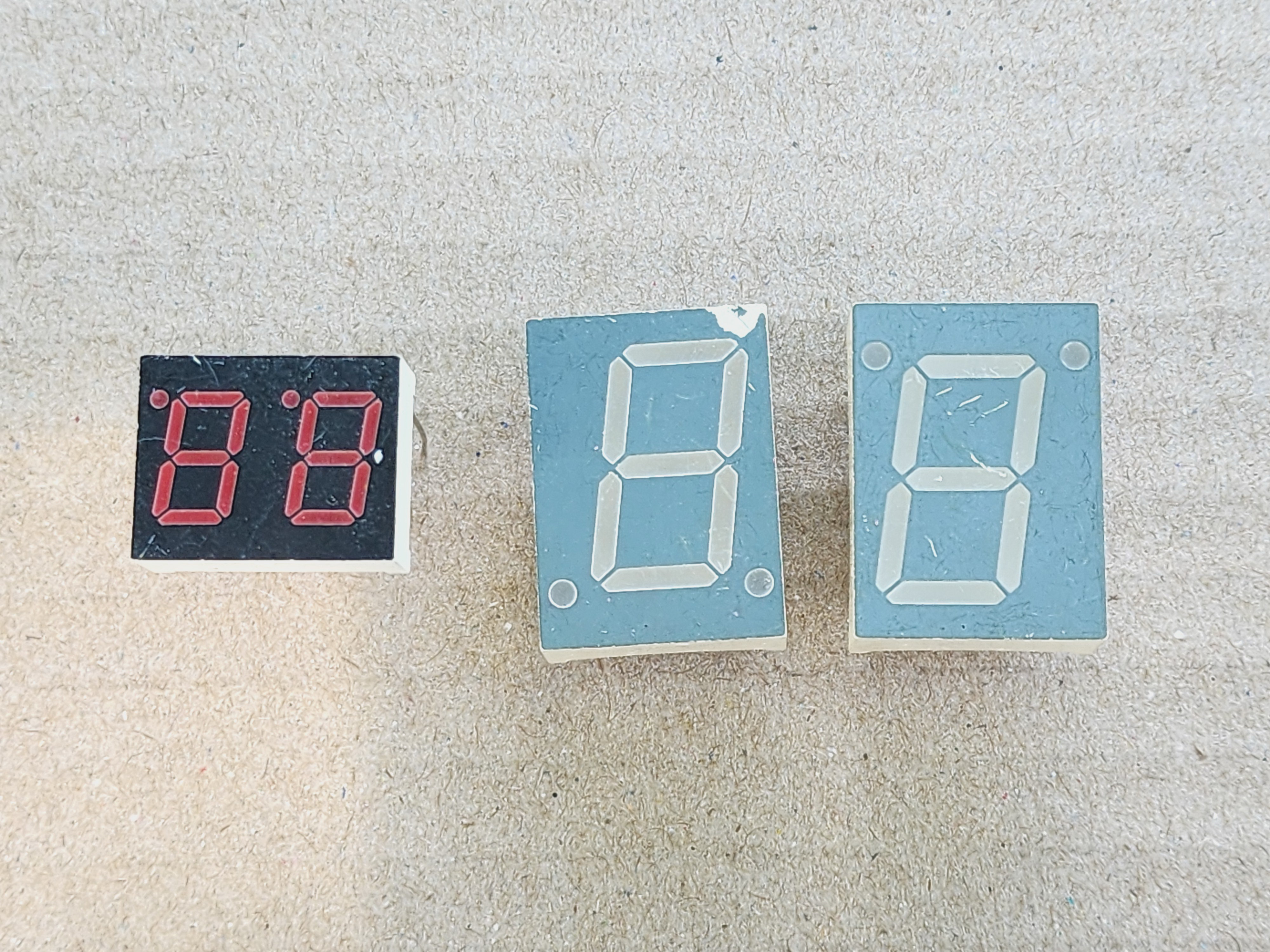 ไดโอดเปล่งแสง หรือ LED ( Light Emitting Diode ) แบบต่างๆ