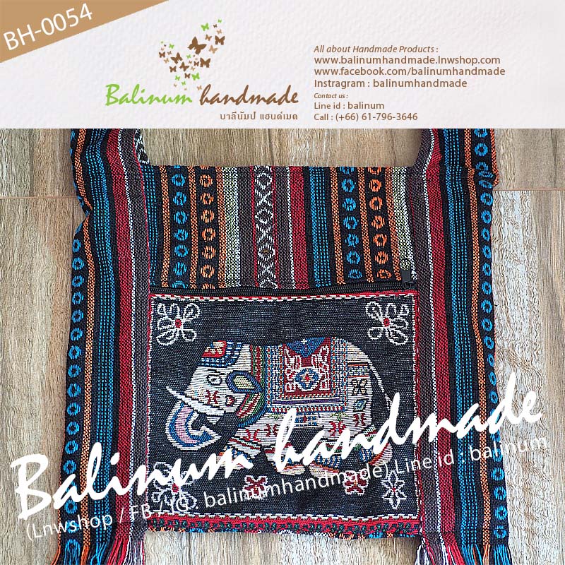 กระเป๋าย่ามลายช้างแฮนด์เมด งานผ้าฝ้าย ผ้านากา แบบสะพายไหล่ สะพายข้าง มี 2 ช่องซิปใส่ของด้านบนและด้านหน้า ข้างในบุผ้าซับในสีดำ ใช้งานง่ายแบบรูดเดียวจบ สามารถใช้งานได้หลากหลาย จุของสุดๆ (สามารถใช้ได้ทั้งผู้หญิงและผู้ชาย) ดำ (Black)