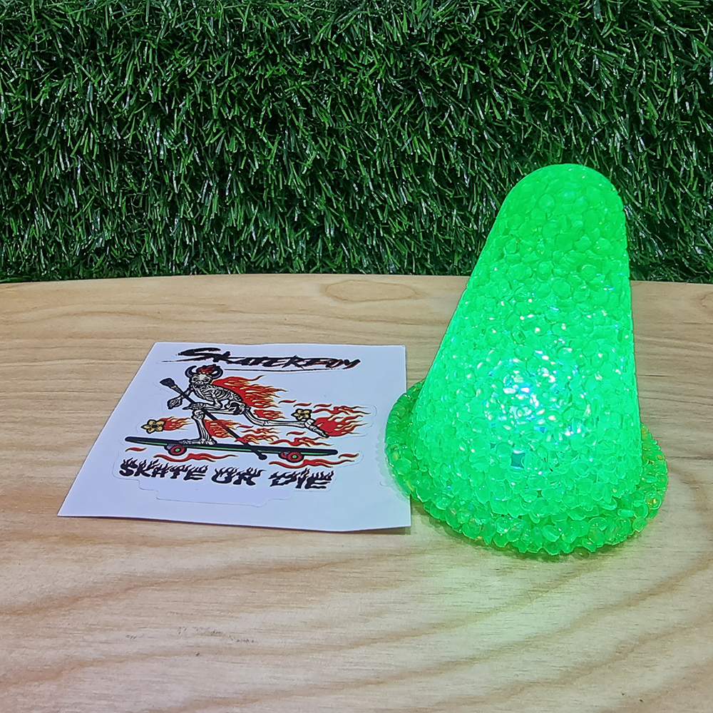 [0101] กรวยฝึก เซิฟสเก็ต แบบมีไฟ ไล่สี ใช้เล่นกลางคืน