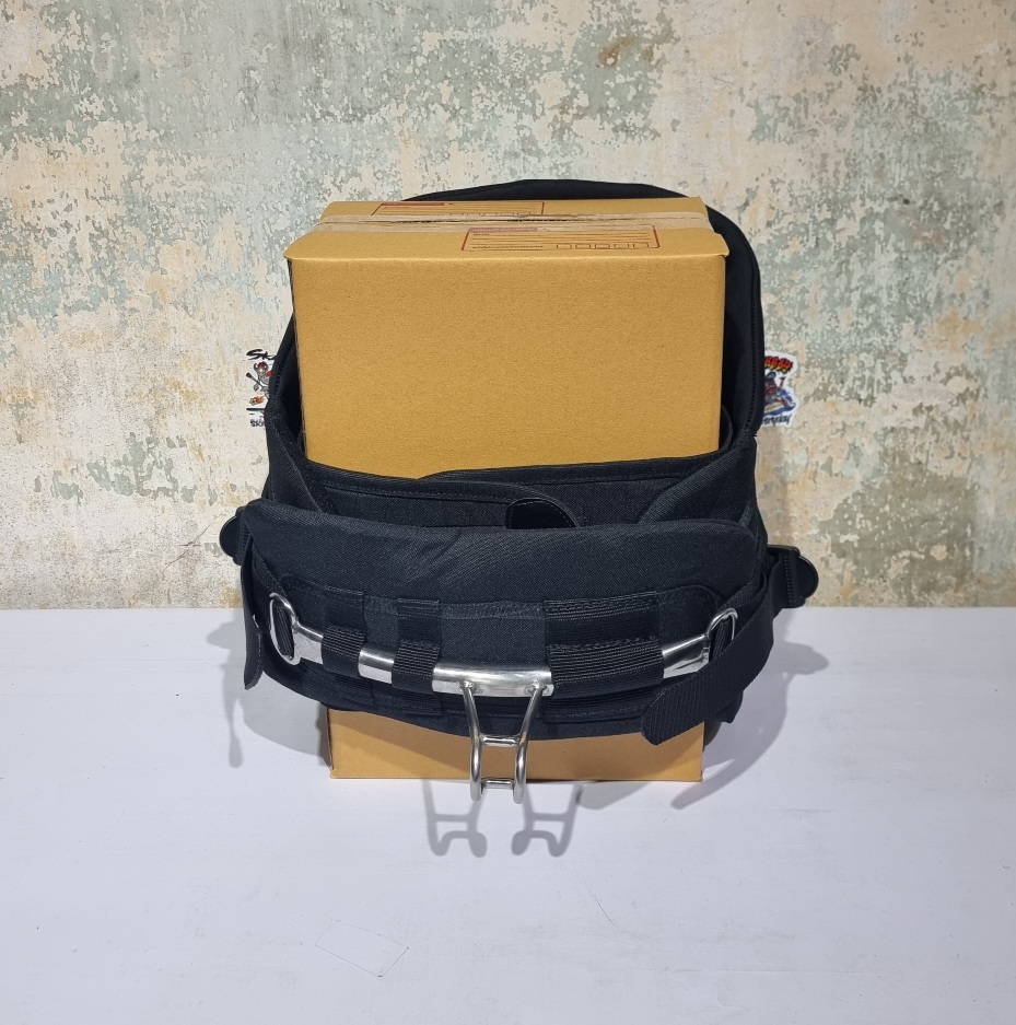 [0205] อุปกรณ์สำหรับ kiteboard, บังคับว่าว control bar, สายรัด leash, เข็มขัดนิรภัย harness, สายว่าว lines