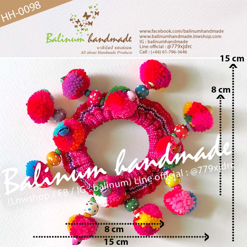 (1 ชิ้น) ยางรัดผมชาวเขาชาวดอย ที่มัดผมโดนัทพวงมาลัยปอมปอมแฮนด์เมด DIY ประดับปอมปอม ผ้า ลูกปัดไม้ และกระพรวนหลากสี สไตล์โบฮีเมียนชาวเขาชาวดอย เด็กหรือผู้ใหญ่ก็ใช้ได้ สามารถใช้รัดผม รวบผม เกล้าผม หรือมวยผมก็ได้ ดูเก๋ น่ารัก และมีสไตล์มากค่ะ หลายสี (Multi-color)
