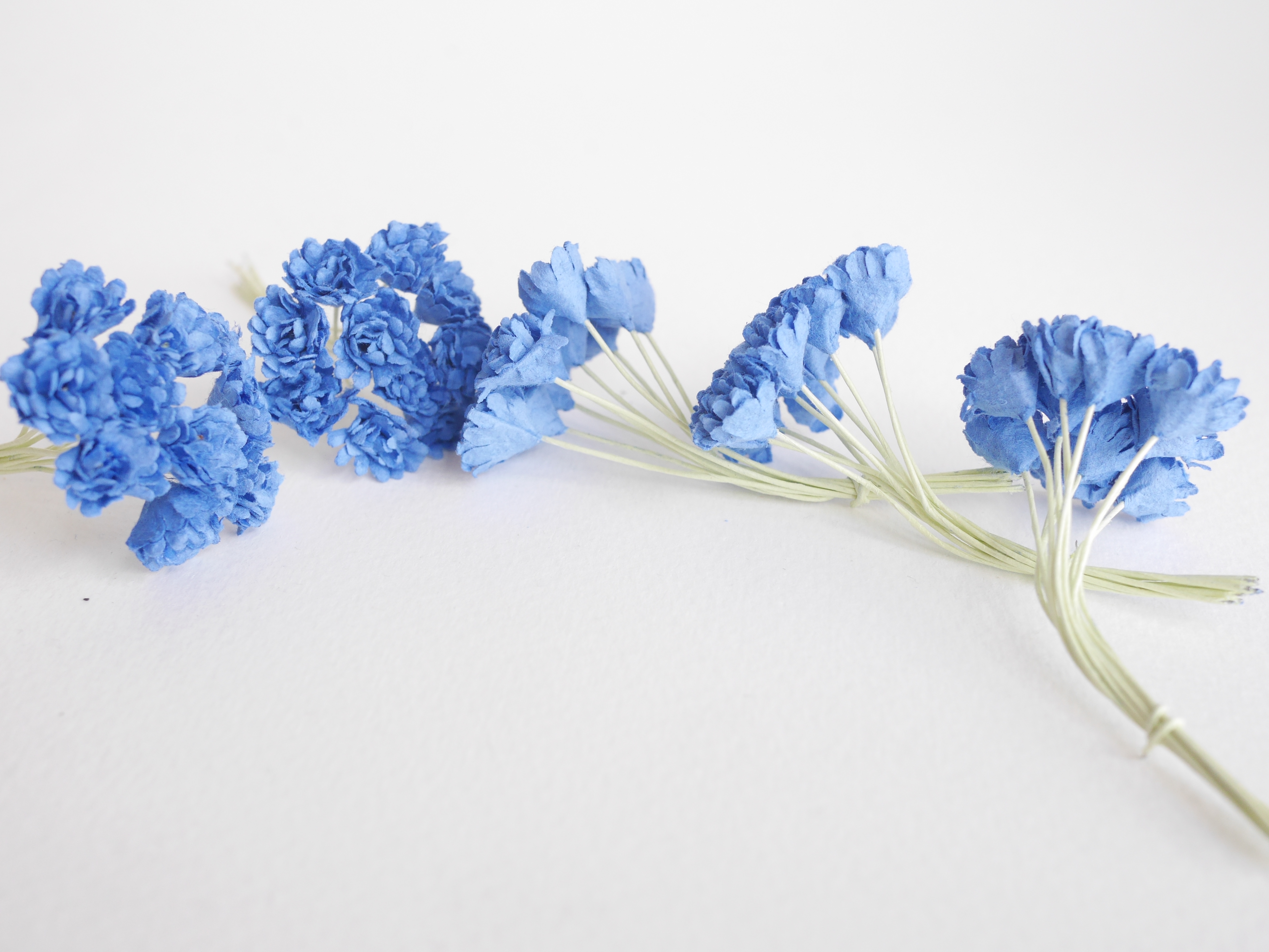 ดอกไม้ประดิษฐ์, ดอกไม้กระดาษสา, ดอก gypsophila, ดอกยิปโซ งานประดิษฐ์ตกแต่งของชำร่วย, ดอกไม้ทำพานพุ่ม, พานรับไหว้, ขนาด 1 cm. สีน้ำเงิน Nevy blue