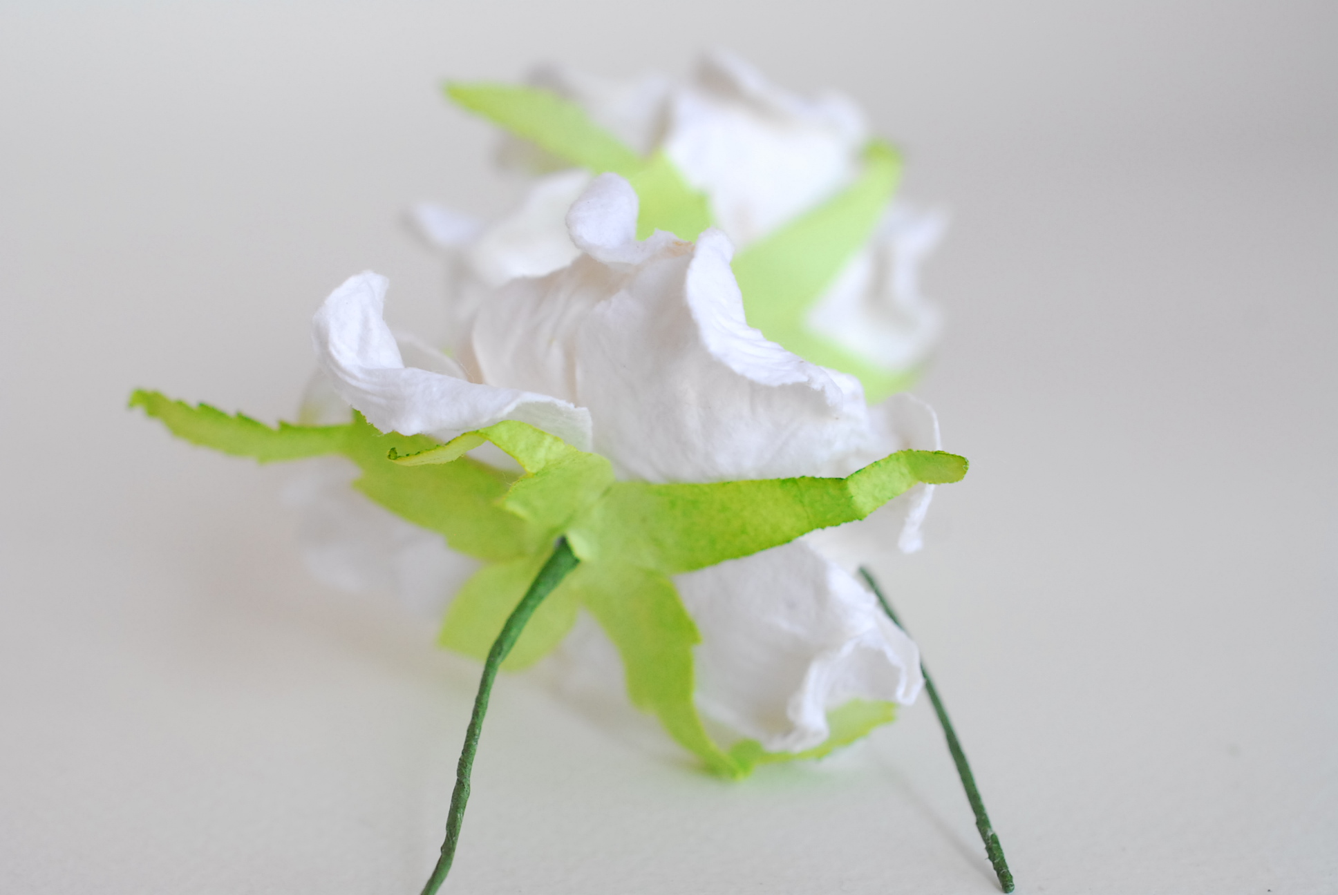 ดอกไม้กระดาษสา ราคาส่ง, ดอกการเดนเนียกระดาษสา ดอกไม้ประดิษฐ์ ตกแต่งงานแต่งงาน ประดิษฐ์ข้อมือเพื่อนเจ้าสาว ขนา่ด 5.5 cm., สำหรับของชำร่วย, งานแต่งงาน, ดอกไม้ทำข้อมือเจ้าสาว สีขาว จำนวน 25 ดอก Paper flower,25 Pieces mulberry gardenia flowers suppiles