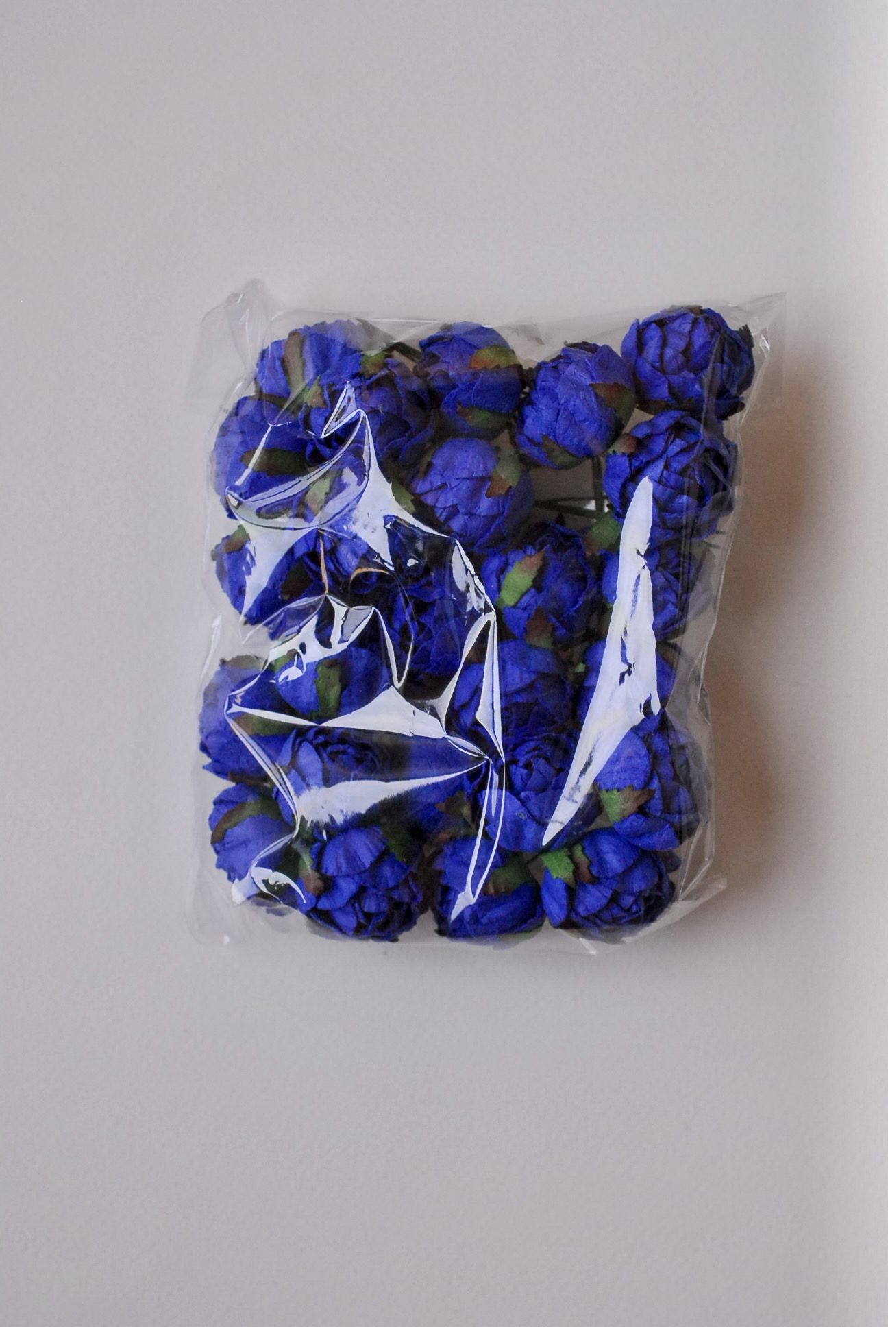 Paper flower, English peony Ranunculus roses 25 pcs., size 3.5 cm., white color. ดอกไม้กระดาษสา ดอกกุหลาบขนาด 3.5 cm. จำนวน 25 ดอก, สีน้ำเงิน ocean blue