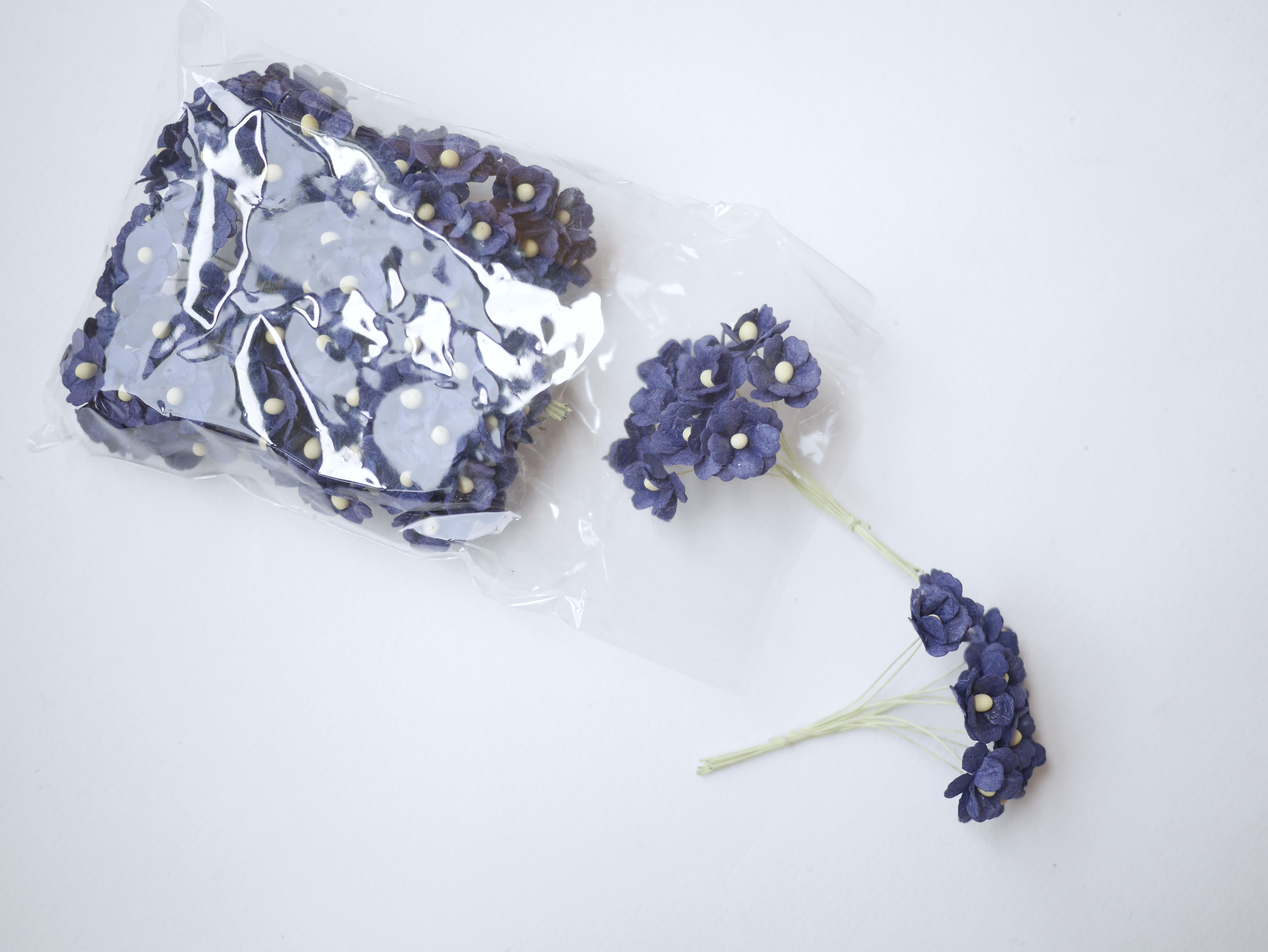 ดอกไม้กระดาษสา ราคาส่ง, ดอกไฮเดรนเยียกระดาษสา ดอกไม้ประดิษฐ์ ตกแต่งงานแต่งงาน ประดิษฐ์ข้อมือ เพื่อนเจ้าสาว ขนาด 2.00 cm., สำหรับของชำร่วย, งานแต่งงาน, ดอกไม้ทำข้อมือเจ้าสาว สีน้ำเงินกรมท่า จำนวน 100 ดอก Paper flower,100 Pieces mulberry hydenyia, passion b