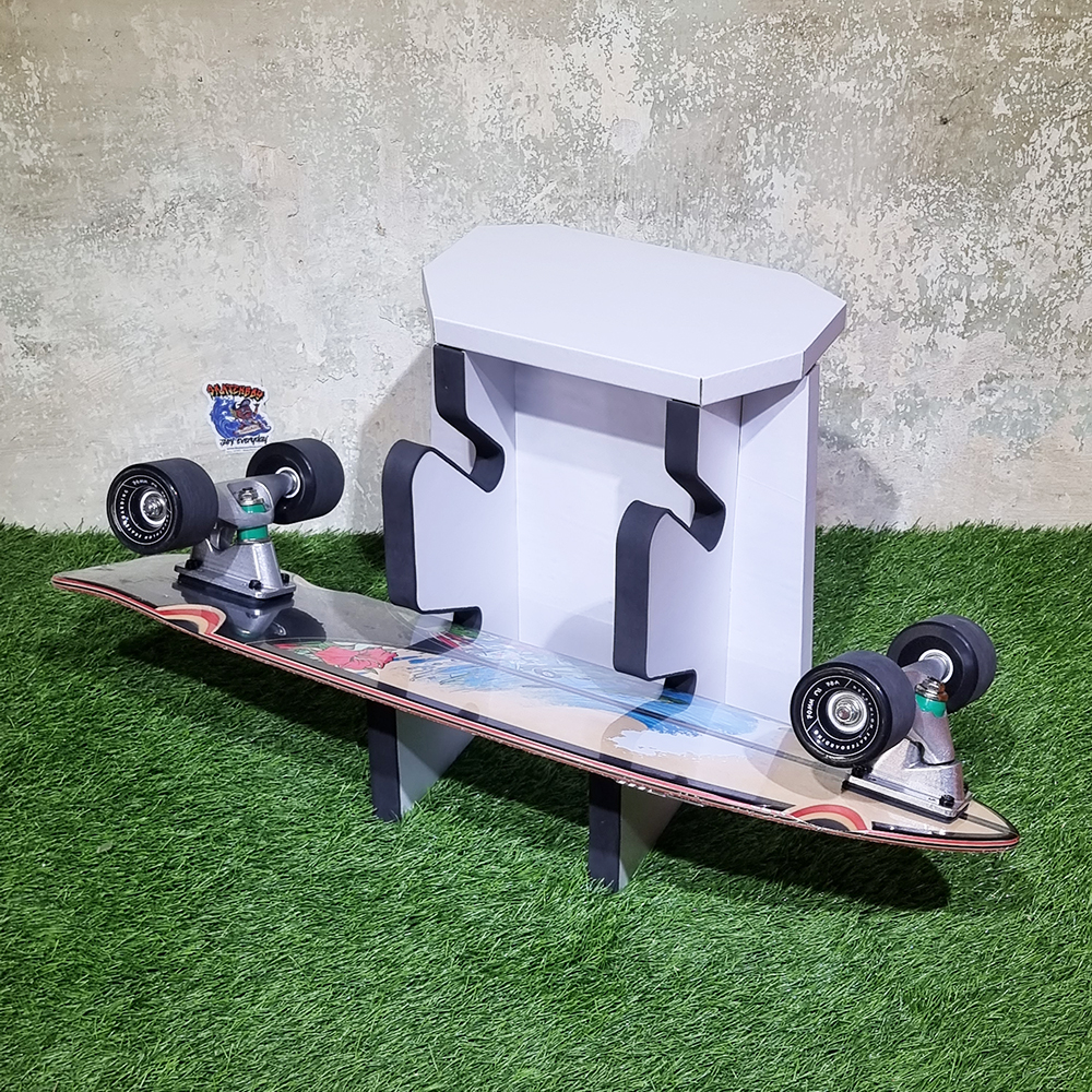 [0102] ชั้นวาง สเก็ตบอร์ด 2-3ชั้น น้ำหนักเบา แข็งแรง นั่งได้ ระวังโดนน้ำ แบบใหม่ ว่างได้เยอะ