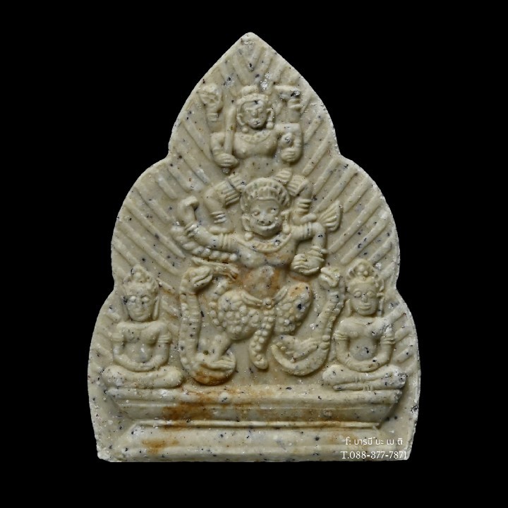 พระนารายณ์ ทรงครุฑ เนื้อ : ชัยวรมัน