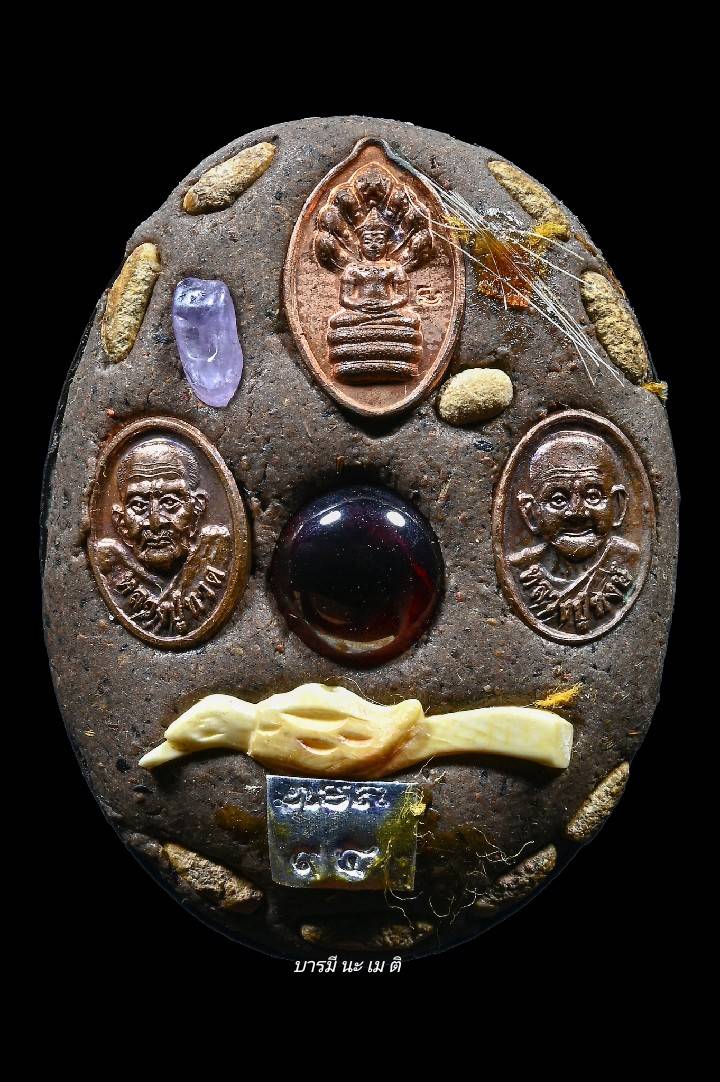 ล็อกเก็ตบรมครูหลวงปู่หงษ์ หรือล็อคเก็ตพระจอมขวัญ (ฉากทอง)