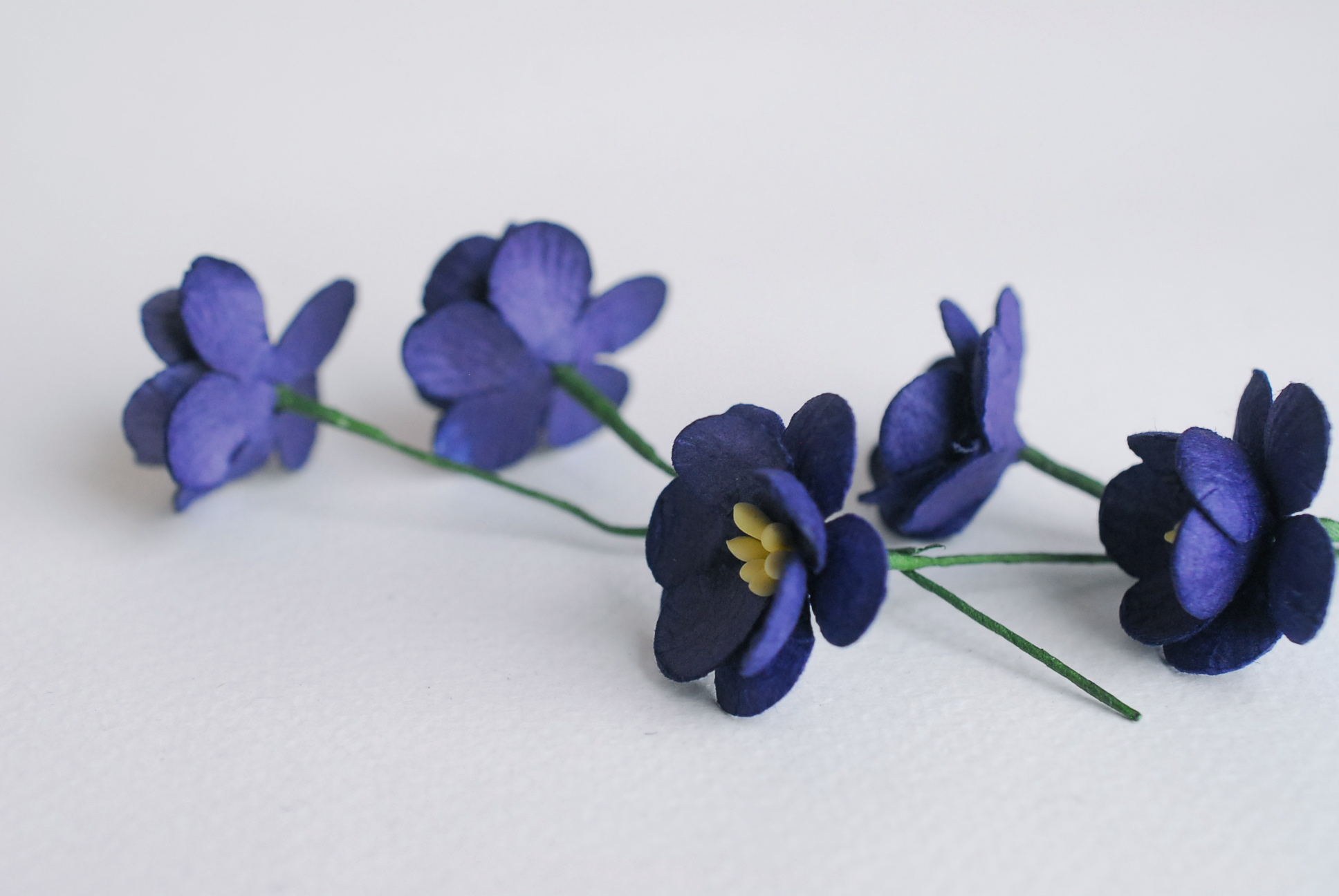 ดอกไม้กระดาษสา ดอกซากุระกระดาษ ดอกไม้กระดาษสาราคาส่ง ดอกไม้กระดาษสำหรับตกแต่งของชำร่วย งานแต่งงาน ทำช่อดอกไม้ติดอกเจ้าบ่าว ข้อมือดอกไม้เจ้าสาว ขนาด2.5 cm. 50 ดอก Paper flowers supplies: DIY wedding tools Cherry blossom (Sakura) 50 pcs. size 2.5 cm. deep b