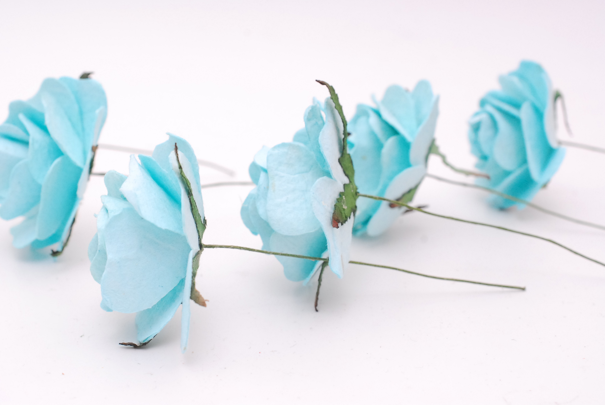 ดอกไม้กระดาษสา,ดอกกุหลาบกระดาษ กุหลาบ ดอกไม้ประดิษฐ์ สำหรับของชำร่วย, งานแต่งงาน,ทำข้อมือดอกไม้เพื่อนเจ้าสาว ดอกกุหลาบ PUL4-4 N ขนาด 4.5 cm. สีฟ้า #167 Paper flowers supplies DIY decoration for wedding. Rose paper size 4.5 cm. uncurve 20 pieces light blue