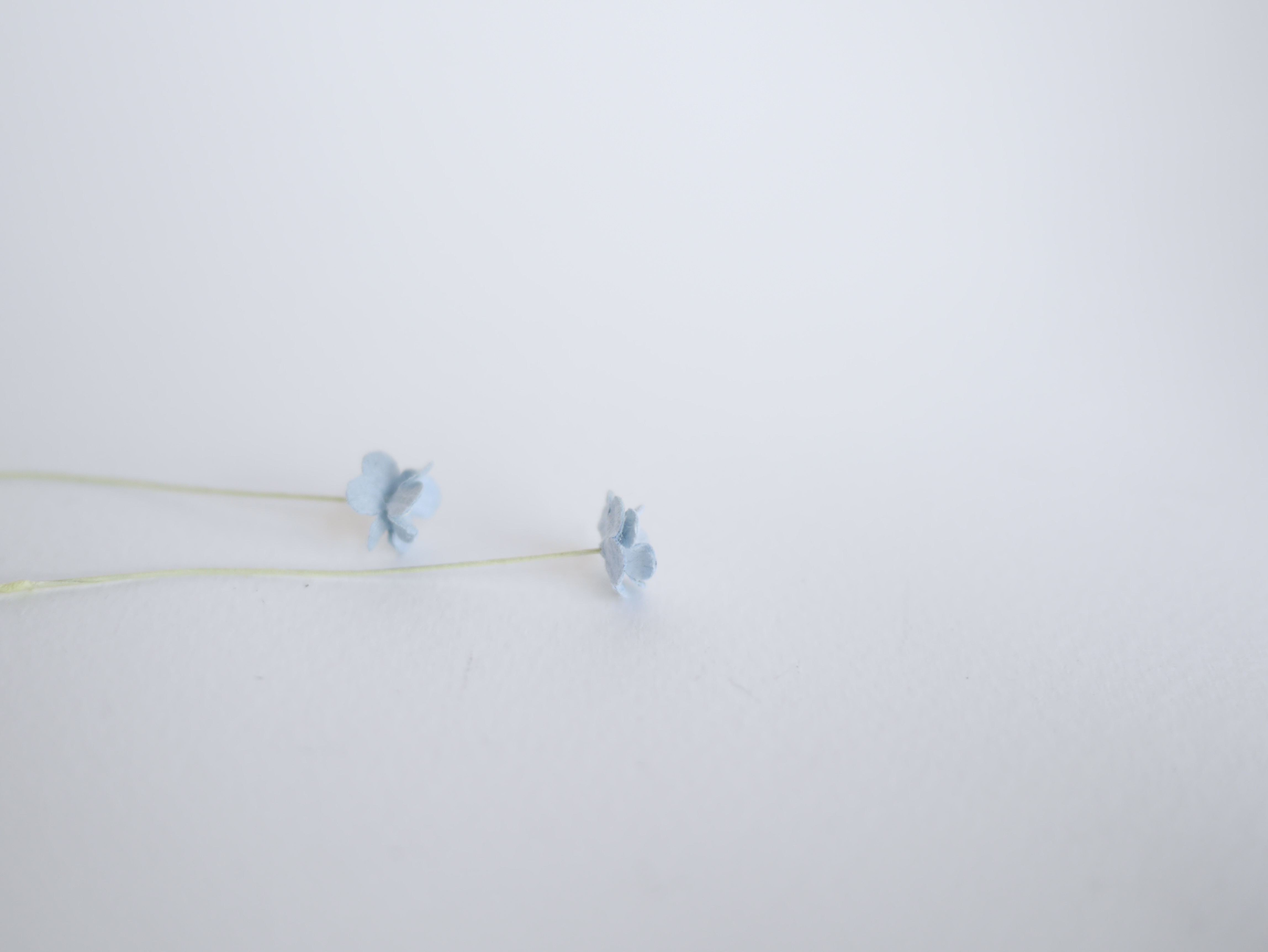 ดอกไม้กระดาษสา ดอกไม้กระดาษสาราคาส่ง ดอกไม้กระดาษสำหรับตกแต่ง งานแต่งงาน หรือติดของชำร่วย ดอก creeping lady 100 ดอก ขนาด 0.8 cm. คละสีพาสเทล Small Paper Flower with stem, , 100 pcs., size 0.8 cm., creeping flowers 2 layers, pastel mixed rainbow color.