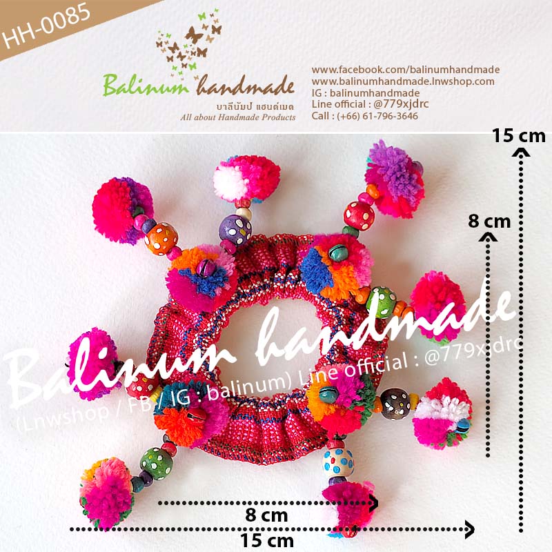 (1 ชิ้น) ยางรัดผมชาวเขาชาวดอย ที่มัดผมโดนัทพวงมาลัยปอมปอมแฮนด์เมด DIY ประดับปอมปอม ผ้า ลูกปัดไม้ และกระพรวนหลากสี สไตล์โบฮีเมียนชาวเขาชาวดอย เด็กหรือผู้ใหญ่ก็ใช้ได้ สามารถใช้รัดผม รวบผม เกล้าผม หรือมวยผมก็ได้ ดูเก๋ น่ารัก และมีสไตล์มากค่ะ หลายสี (Multi-color)