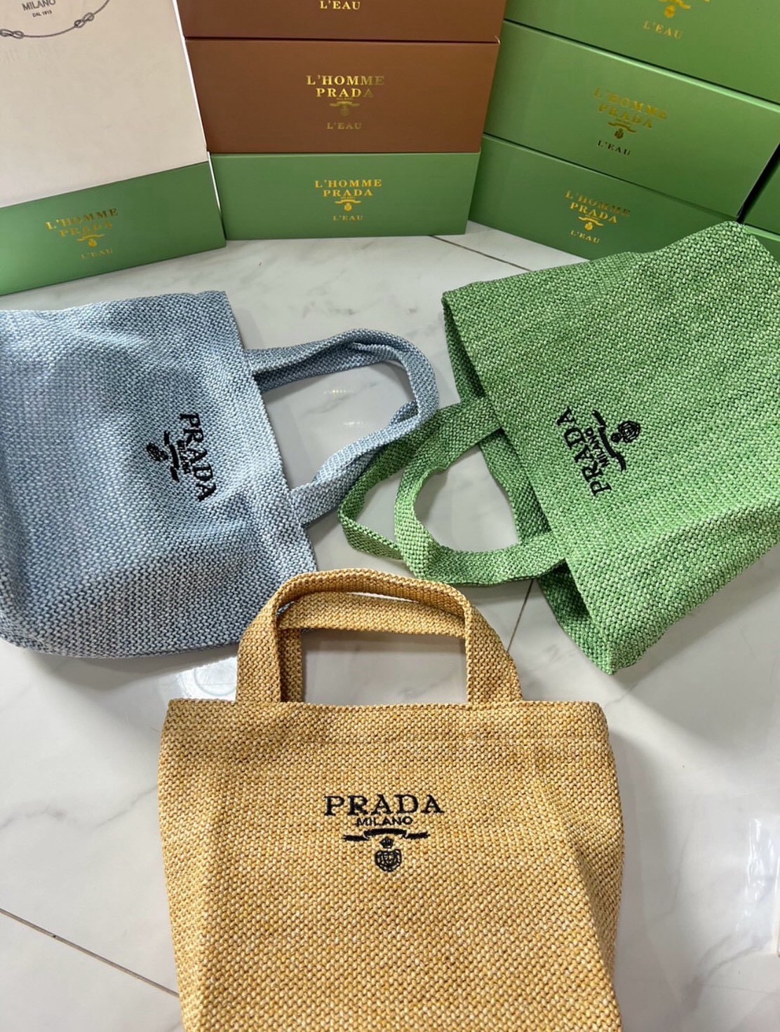 กระเป๋าหูหิ้ว PRADA Prada Beauty Straw Bag มาพร้อมกล่อง