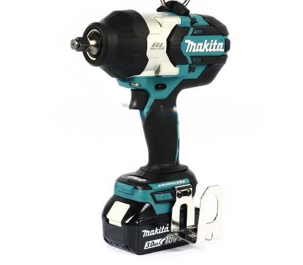 MAKITA เครื่องขันบล๊อกไร้สาย 18 โวลต์ รุ่น DTW1002JX3 รวมแบตเตอรี่ และแท่นชาร์ต