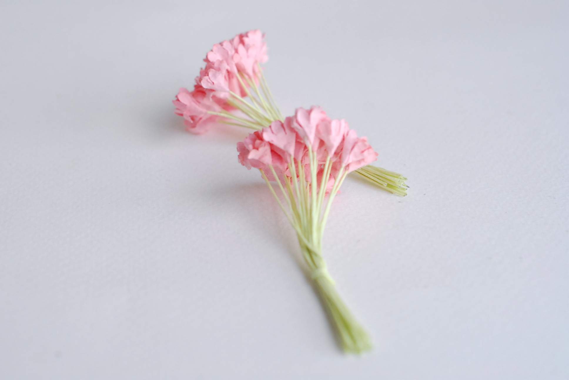 ดอกไม้ประดิษฐ์, ดอกไม้กระดาษสา, ดอก gypsophila, ดอกยิปโซ งานประดิษฐ์ตกแต่งของชำร่วย, ดอกไม้ทำพานพุ่ม, พานรับไหว้, ขนาด0.8 cm. สีพีชชมพู