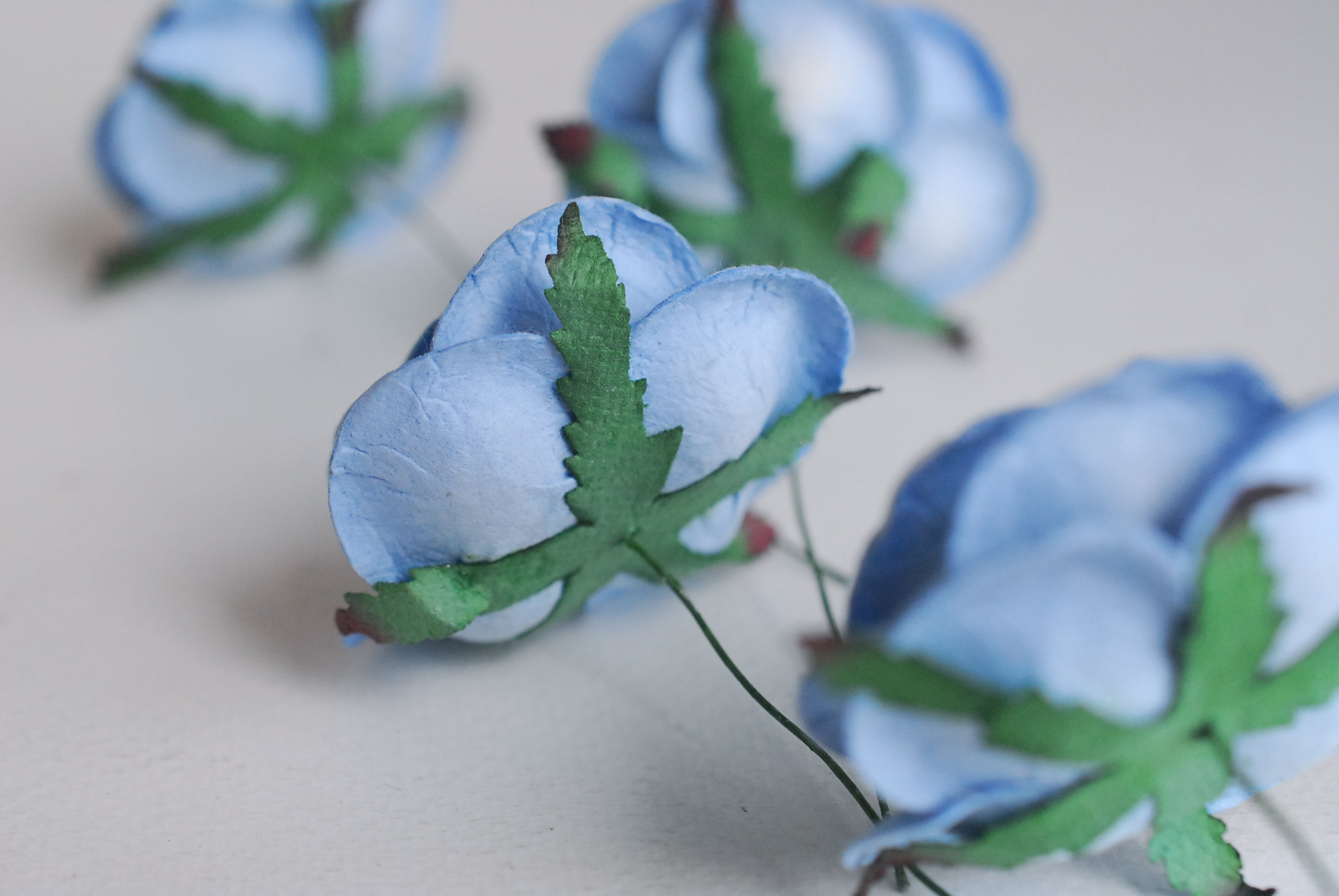 ดอกไม้กระดาษสา ดอกไม้กุหลาบกระดาษ ดอกไม้ประดิษฐ์ งานแต่งงาน ตกแต่งของชำร่วย, งานแต่งงาน สีฟ้าตุ่น #170 ขนาด 4.5 cm., Paper flower,20 Pieces mulberry rose, 4.5 cm. pale blue color.