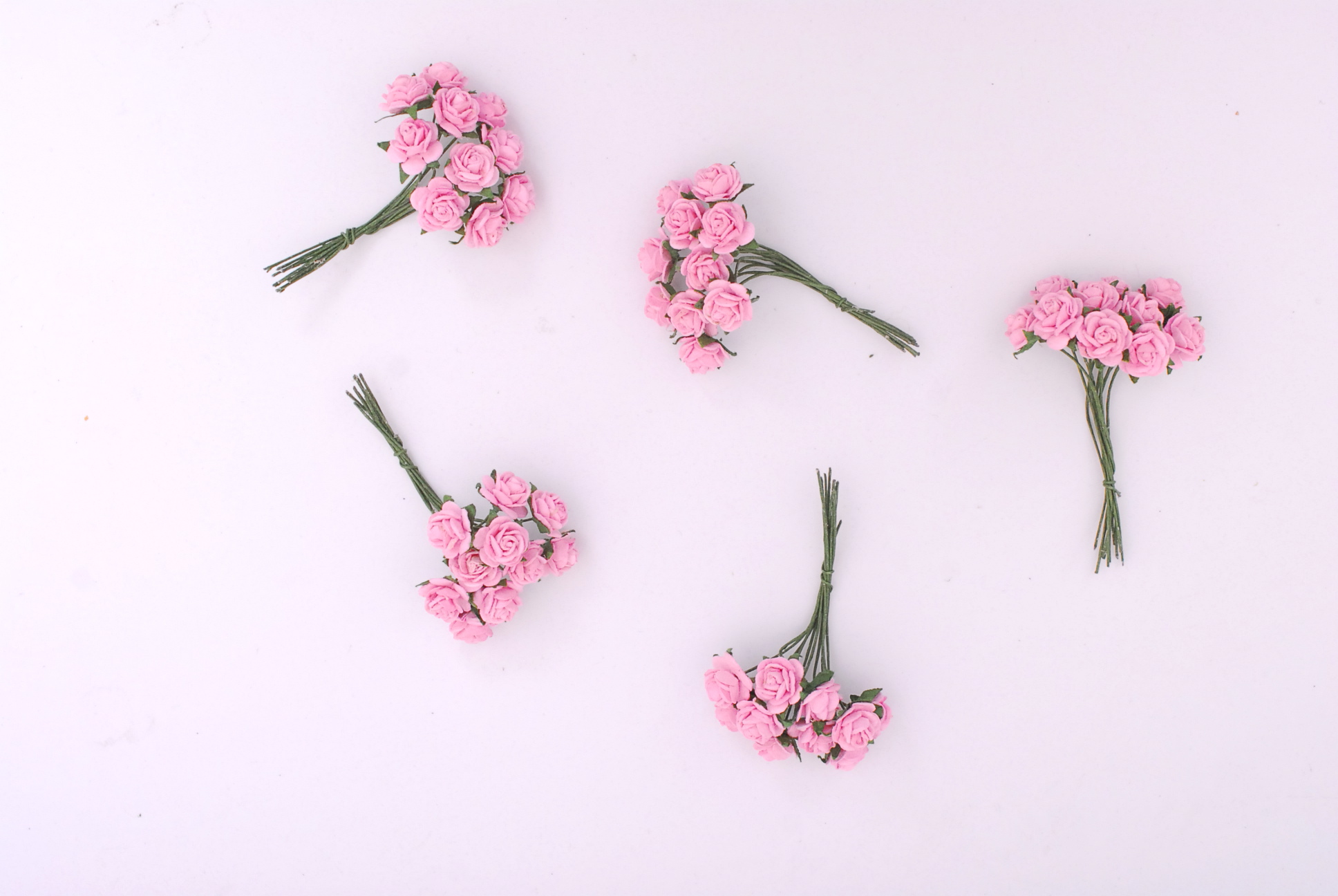 ดอกไม้กระดาษสาสำหรับตกแต่ง ของชำร่วย ดอกกุหลาบ กระดาษสา สีชมพู #120 ขนาด 1 cm. จำนวน 100 ดอก/1 ถุง