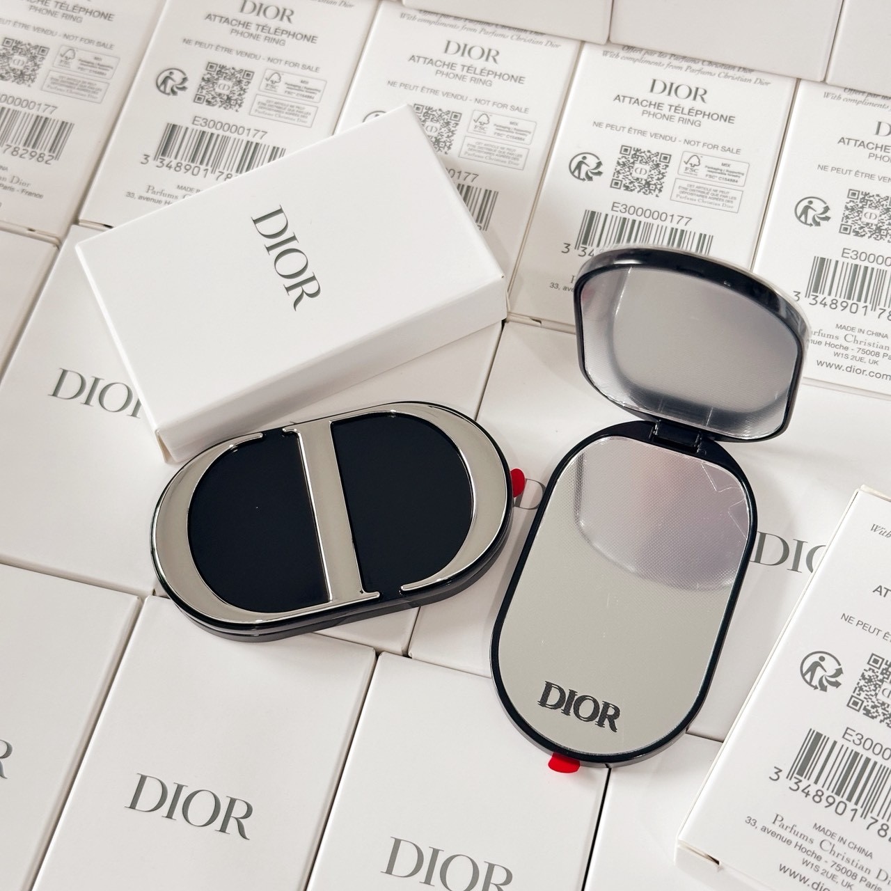 กระจกติดโทรศัพท์ Dior Phone Holder Mirror
