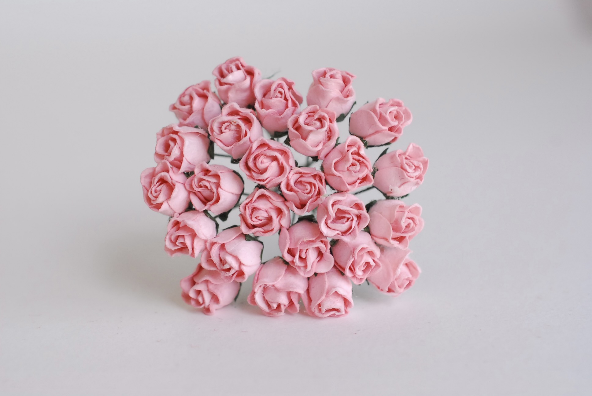 ดอกไม้กระดาษสา ดอกไม้กระดาษสา จตุจักร งานประดิษฐ์ ดอกไม้ทำข้อมือเพื่อนเจ้าสาว แต่งงาน, ดอกกุหลาบตูม 0.8x1 cm. 25 ดอก สีชมพูพีช paper flowers, budding roses flower 0.8x1 cm. 25 peach pink pastel color.