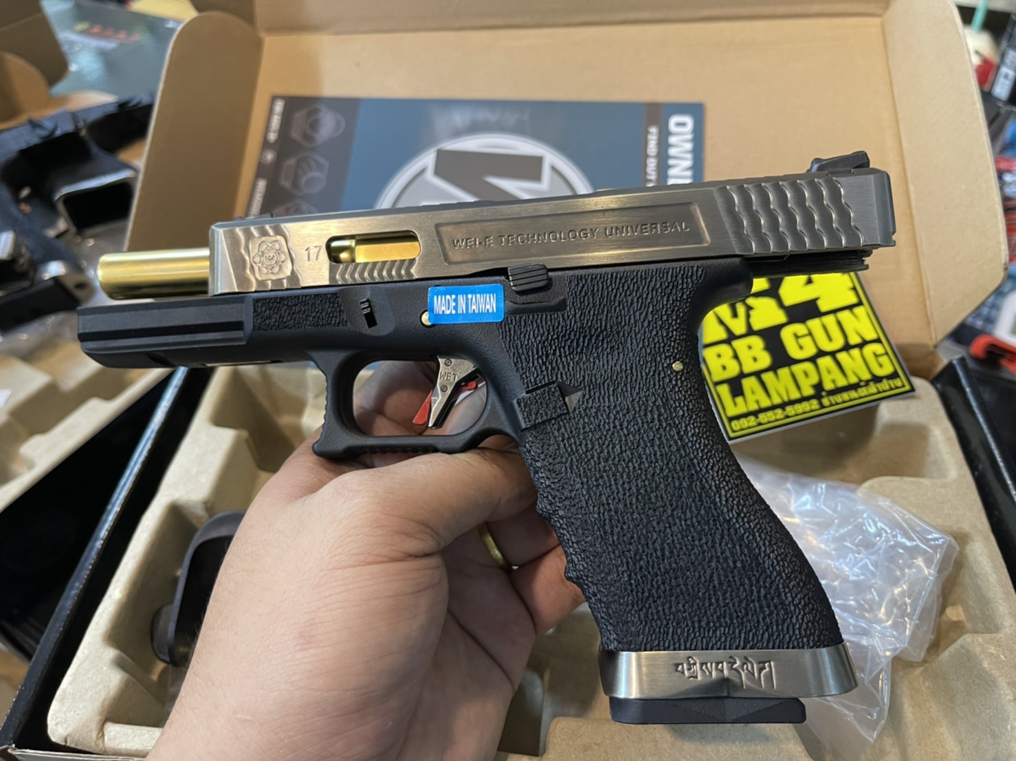 WE Glock17 Custom G-Force – เฟรมดำ สไลท์เงิน ลำกล้องทอง T5