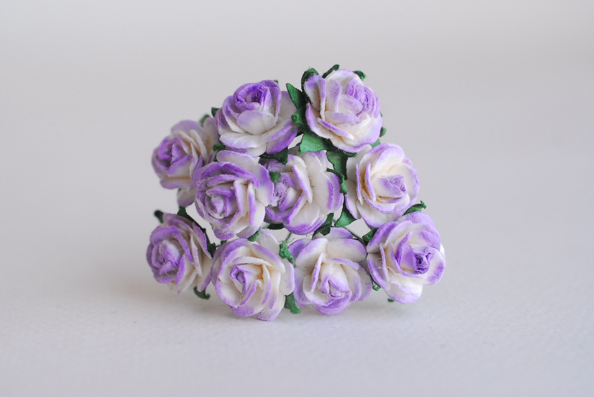 ดอกไม้กุหลาบกระดาษ, ดอกกุหลาบกระดาษสา ดอกกุหลาบจิ๋ว ดอกกุหลาบกระดาษสา สำหรับประดับ ตกแต่งของชำร่วย, งานแต่งงาน สีMIXED แดงปัดเหลือง ส้มทูโทน เขียวปัด เหลืองปัด ฟ้าตุ่นปัด ม่วงปัดขาว ม่วงปัดครีม ม่วงอ่อนปัดขาว และ ชมพูปัดครีม ขนาด 1.5 cm. จำนวน 100 ดอก