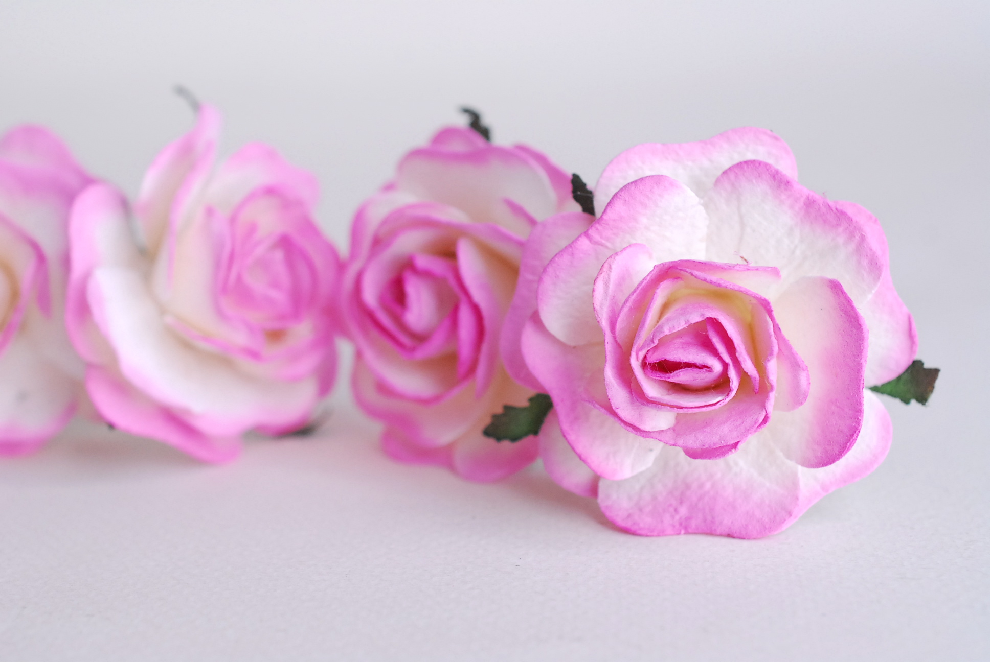 ดอกไม้กระดาษสา,paper flowers ดอกไม้ประดิษฐ์ ดอกไม้กระดาษสำหรับตกแต่ง สำหรับของชำร่วย, งานแต่งงาน, ดอกกุหลาบ PUL4-4 N ขนาด 4.5 cm. สีชมพูปัดขาวcode color518
