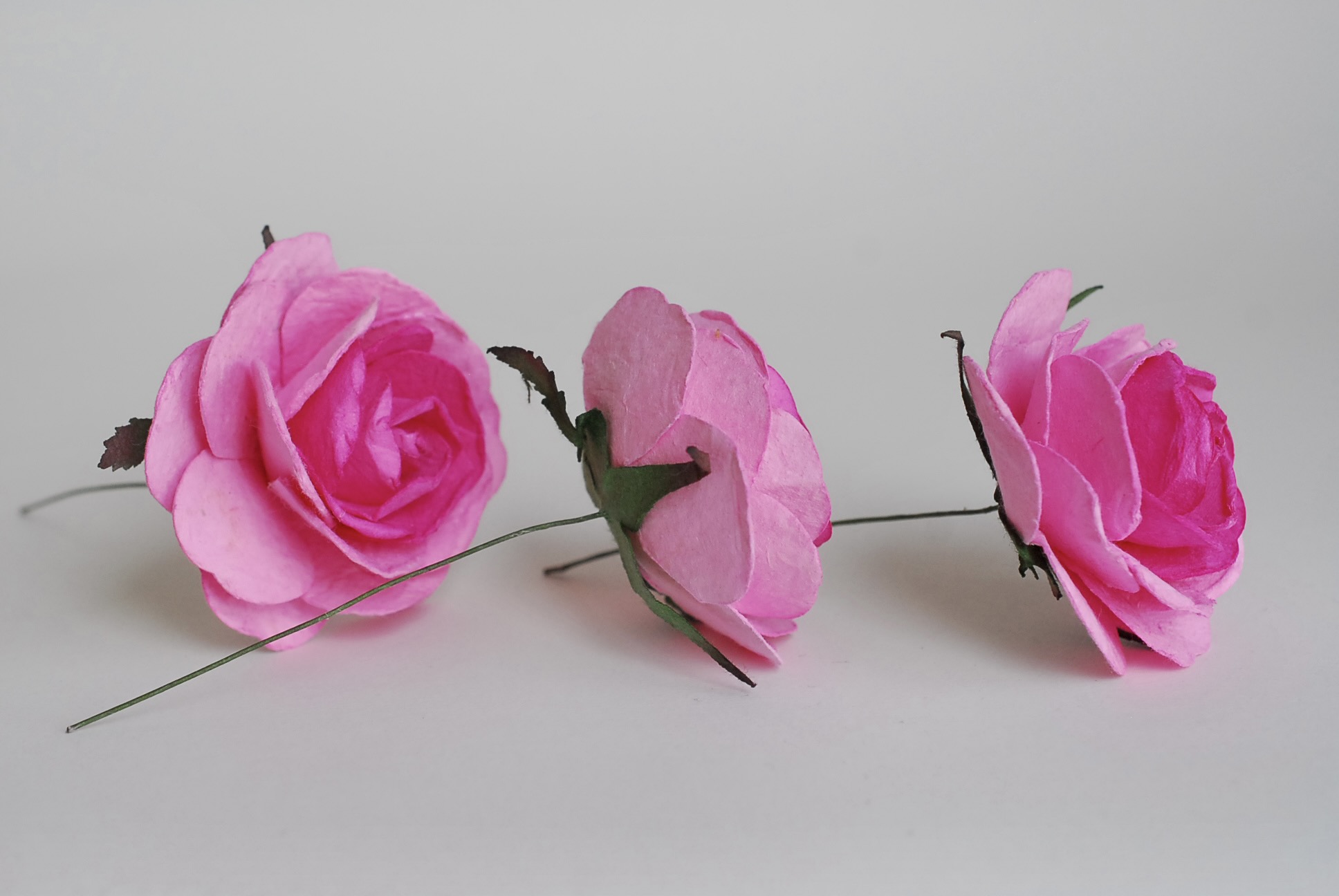 ดอกไม้กระดาษสา ดอกไม้กุหลาบกระดาษ ดอกกุหลาบกระดาษ ขนาด 6.5 cm., สำหรับของชำร่วย, งานแต่งงาน, สีชมพู2tone Paper flower,10 Pieces mulberry rose, 6.5 cm. pink2tone color