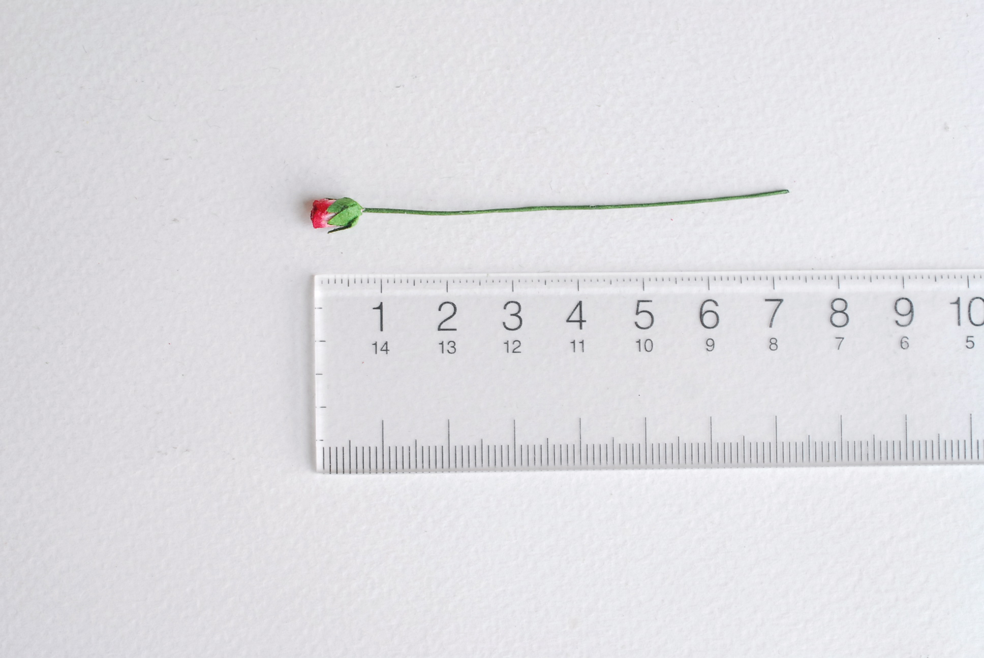 ดอกไม้กระดาษสา ดอกไม้กระดาษสา จตุจักร งานประดิษฐ์ ดอกไม้ทำข้อมือเพื่อนเจ้าสาว แต่งงาน, ดอกกุหลาบตูม 100 ดอก สีแดงปัดสีขาว paper flowers, budding roses flower 0.5x0.8 cm. 100 pieces. red brush white color.