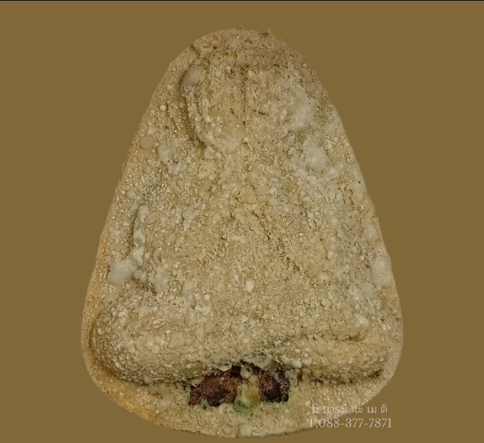 พระปิดตา เนื้อ : ผงพุทธคุณ ฝังตะกรุด