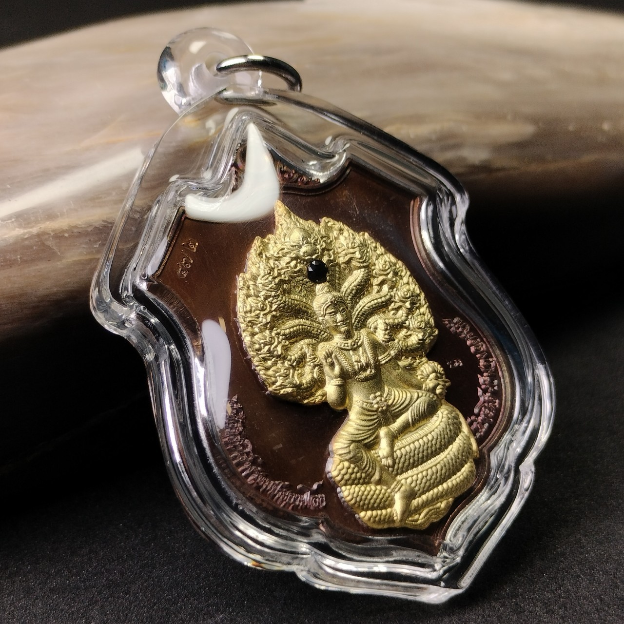 เหรียญอาร์ม มหาลาภ หนุนดวง ปาฏิหาริย์เจ้าปู่ศรีสุทโธ เนื้อ : ประกายรุ้งฝังอัญมณี (เพชรพญานาค) นิล สีดำ