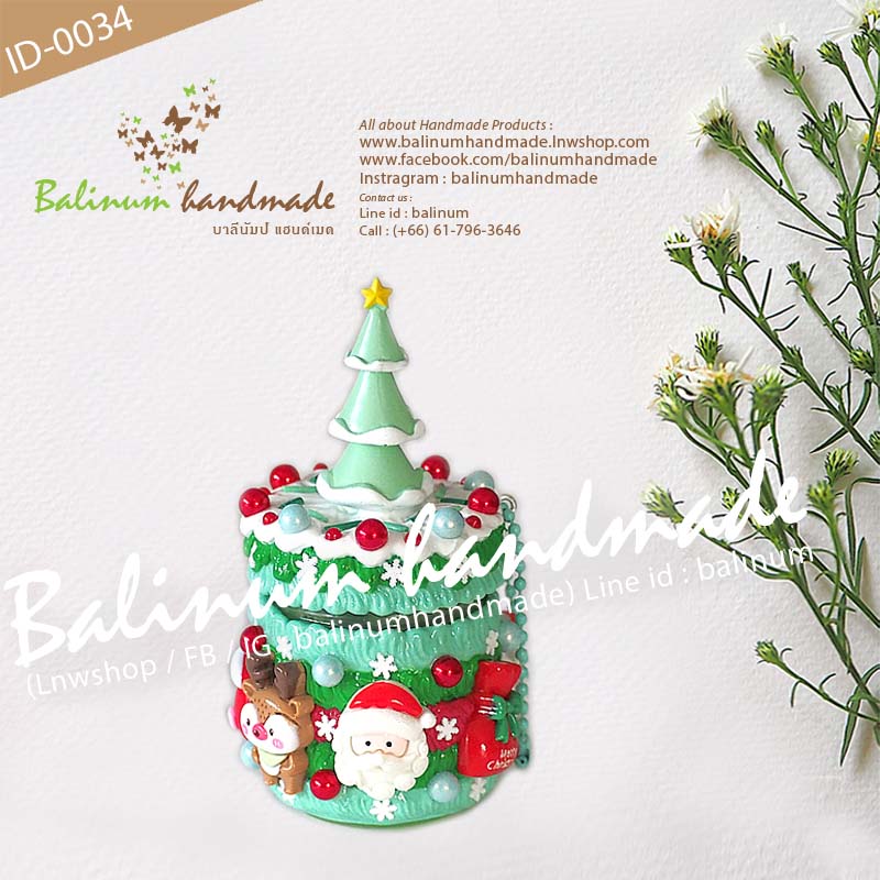 เคสยาดม Xmas DIY โมเดลต้นคริสต์มาสสีเขียว ยาดมสมุนไพรตราหงส์ไทย (กระปุกสีเขียว 40g.) งานเคส DIY โดย บาลีนัมป์แฮนด์เมด เป็นงานเรซิ่นแท้100% เป็นยาดม/ตั้งโชว์ตกแต่งบ้าน/เป็นของสะสม ของขวัญ ของฝาก ของชำร่วย เขียว,แดง,ขาว (Green,Red,White)