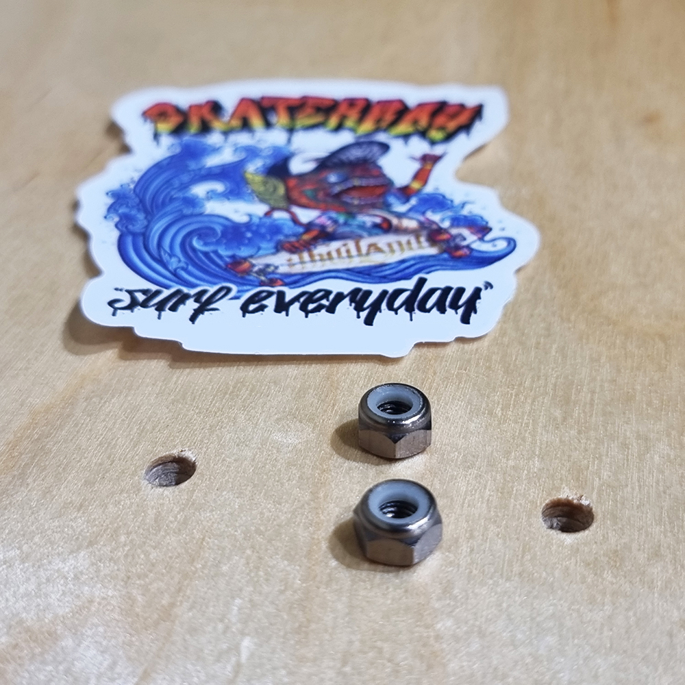 [0309] น็อต Aluminum alloy ตัวเมียยึด ทรัคสเก็ตบอร์ด ชุบสี ยางไนลอนกันคลาย ตัวเล็ก