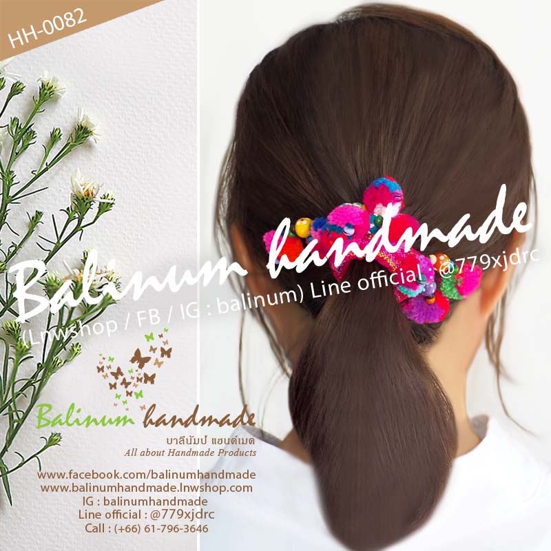 (1 ชิ้น) ยางรัดผมชาวเขาชาวดอย ที่มัดผมโดนัทพวงมาลัยปอมปอมแฮนด์เมด DIY ประดับปอมปอม ผ้า ลูกปัดไม้ และกระพรวนหลากสี สไตล์โบฮีเมียนชาวเขาชาวดอย เด็กหรือผู้ใหญ่ก็ใช้ได้ สามารถใช้รัดผม รวบผม เกล้าผม หรือมวยผมก็ได้ ดูเก๋ น่ารัก และมีสไตล์มากค่ะ หลายสี (Multi-color)