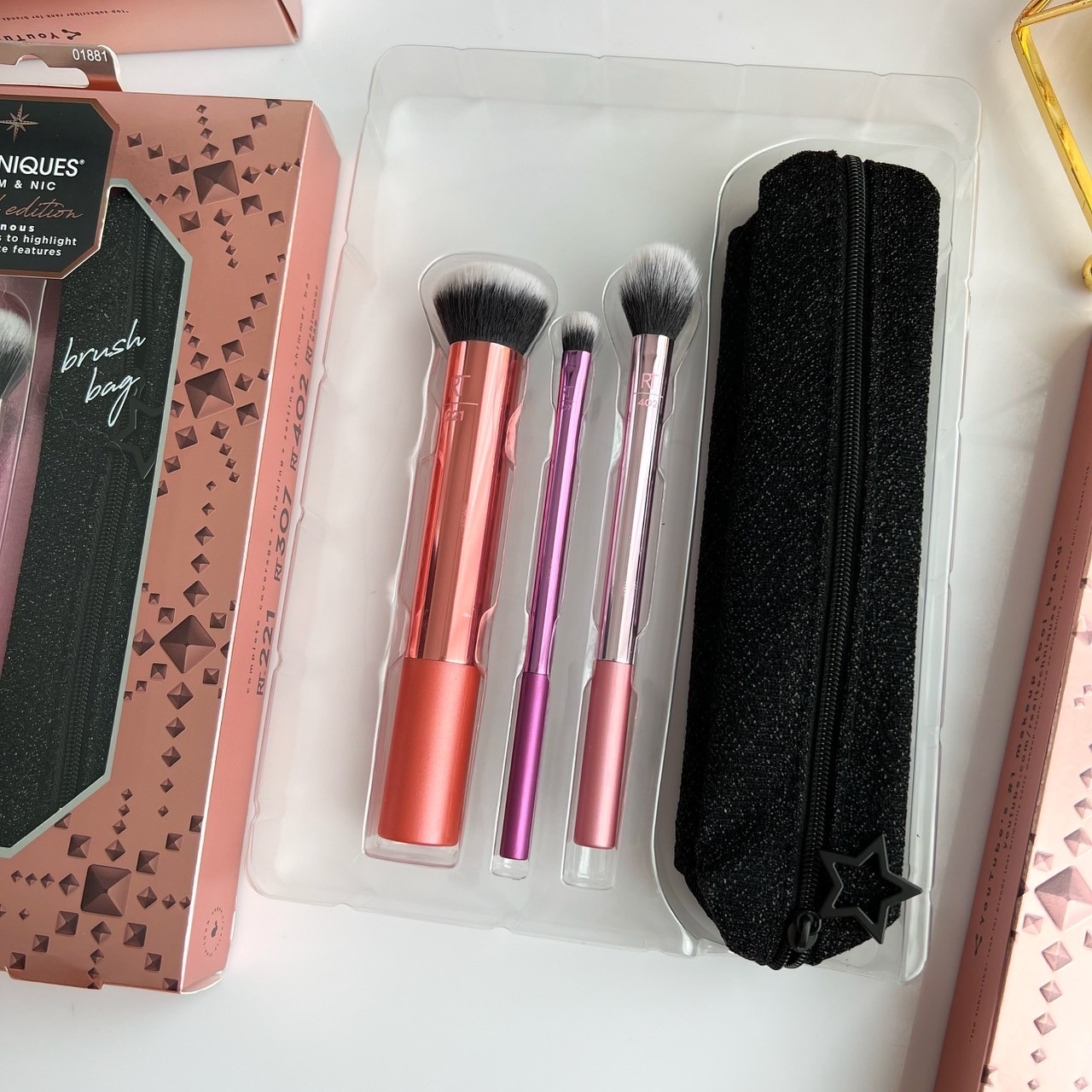 เซ็ทแปรงแต่งหน้า Real Techniques Brush Set & Bag Limited Edition Luminous ( 3 pcs )