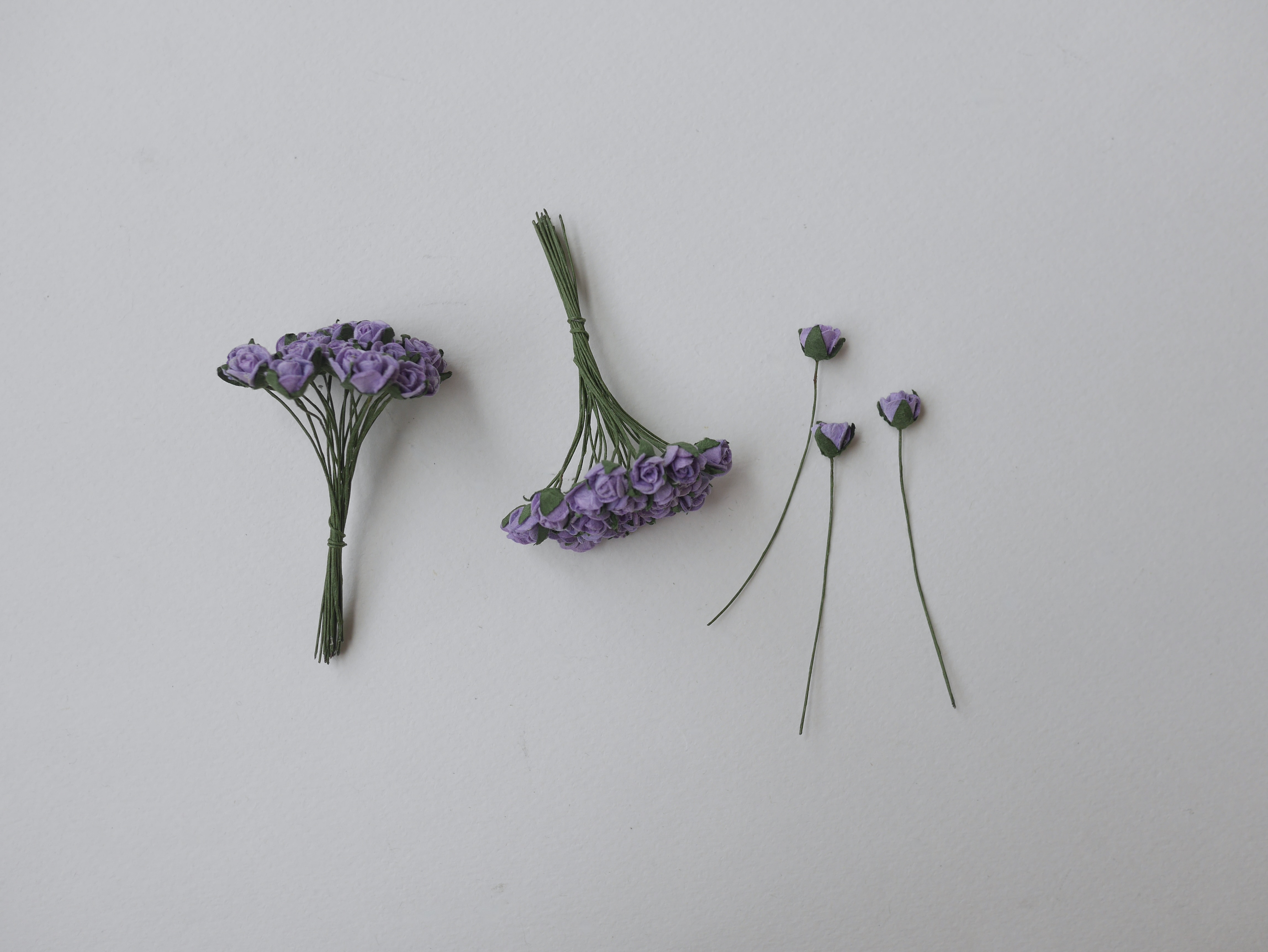 ดอกไม้กระดาษสา ดอกไม้กระดาษสา จตุจักร งานประดิษฐ์ ดอกไม้ทำข้อมือเพื่อนเจ้าสาว แต่งงาน, ดอกกุหลาบตูม 50 ดอก สีม่วง ขนาด 0.8x 0.8 cm. paper flowers, budding roses flower 0.8 x0.8 cm. 50 pieces. purple color