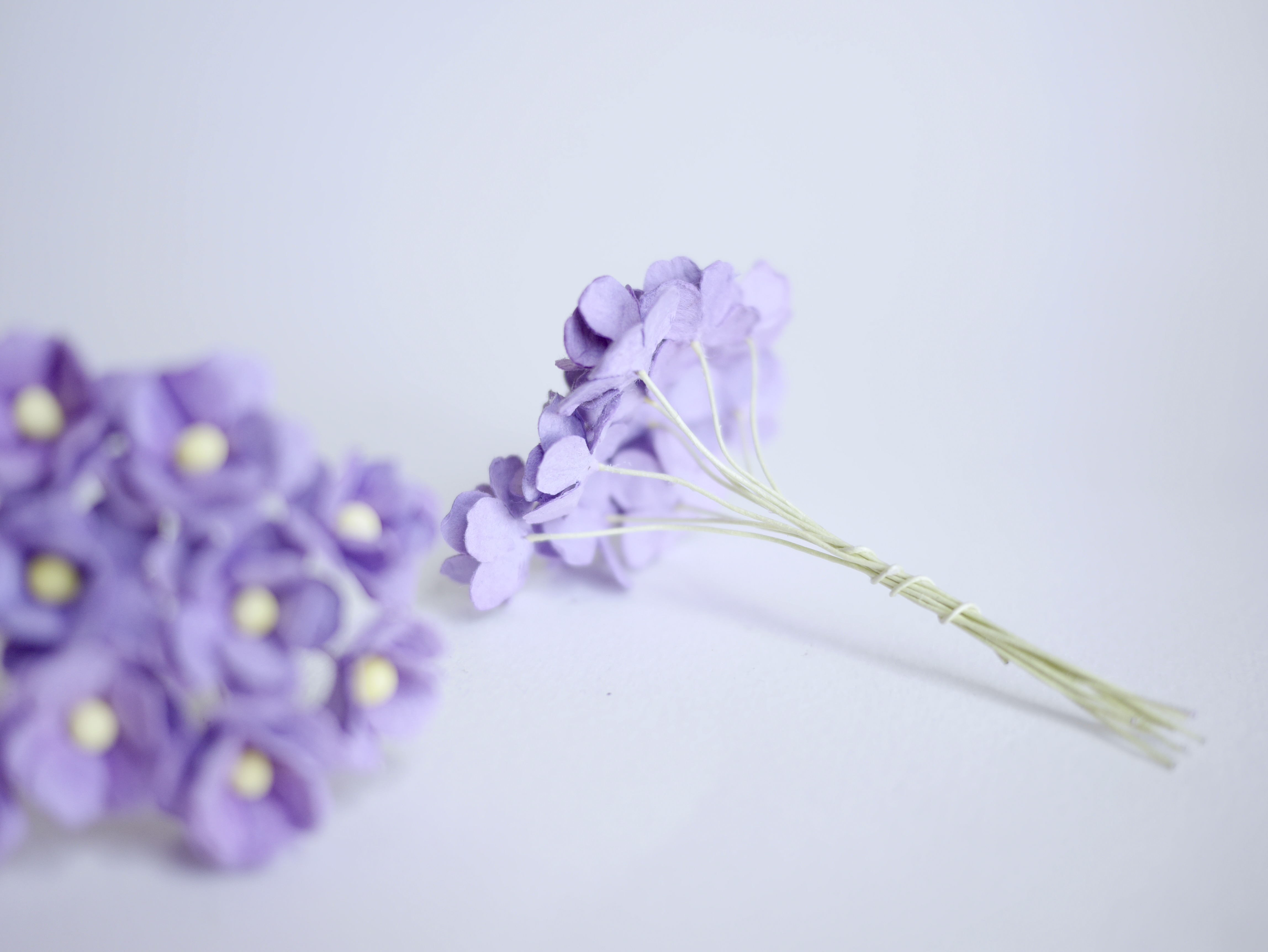 ดอกไม้กระดาษสา ราคาส่ง, ดอกไฮเดรนเยียกระดาษสา ดอกไม้ประดิษฐ์ ตกแต่งงานแต่งงาน ประดิษฐ์ข้อมือเพื่อนเจ้าสาว ขนาด 1.5 cm., สำหรับของชำร่วย, งานแต่งงาน, ดอกไม้ทำข้อมือเจ้าสาว สีม่วงเข้ม จำนวน 100 ดอก Paper flower,100 Pieces mulberry hydenyia, dark purple colo