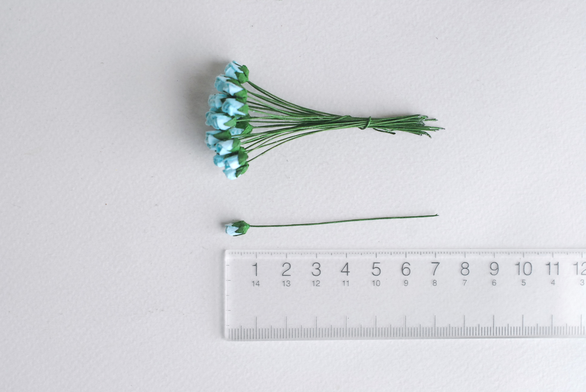 ดอกไม้กระดาษสา ดอกไม้กระดาษสา จตุจักร งานประดิษฐ์ ดอกไม้ทำข้อมือเพื่อนเจ้าสาว แต่งงาน, ดอกกุหลาบตูม 100 ดอก สีฟ้าใส color ขนาด 0.5x0.8 cm. paper flowers, budding roses flower 0.5x0.8 cm. 100 pieces. blue sky color.