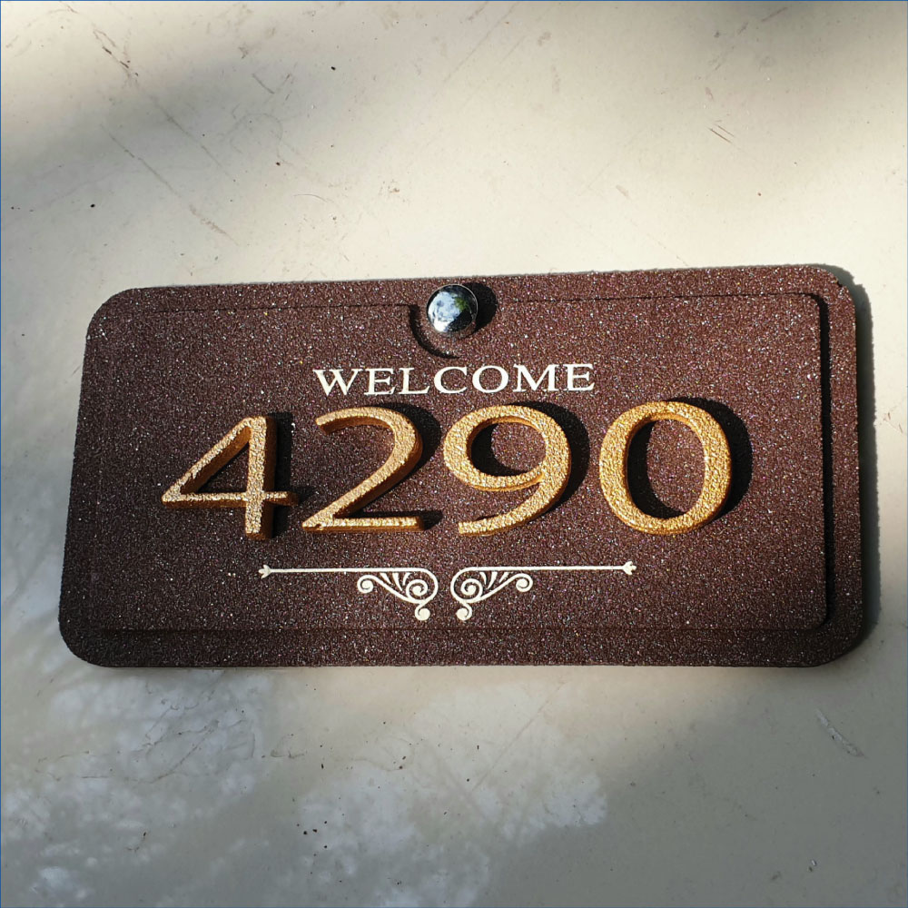 ป้ายบ้านเลขที่ ป้ายห้องพักสีโอ๊คติดตัวเลขสีทอง ลาย Welcome สี่เหลี่ยมผืนผ้าแนวนอน เรซิ่นหินทรายแท้
