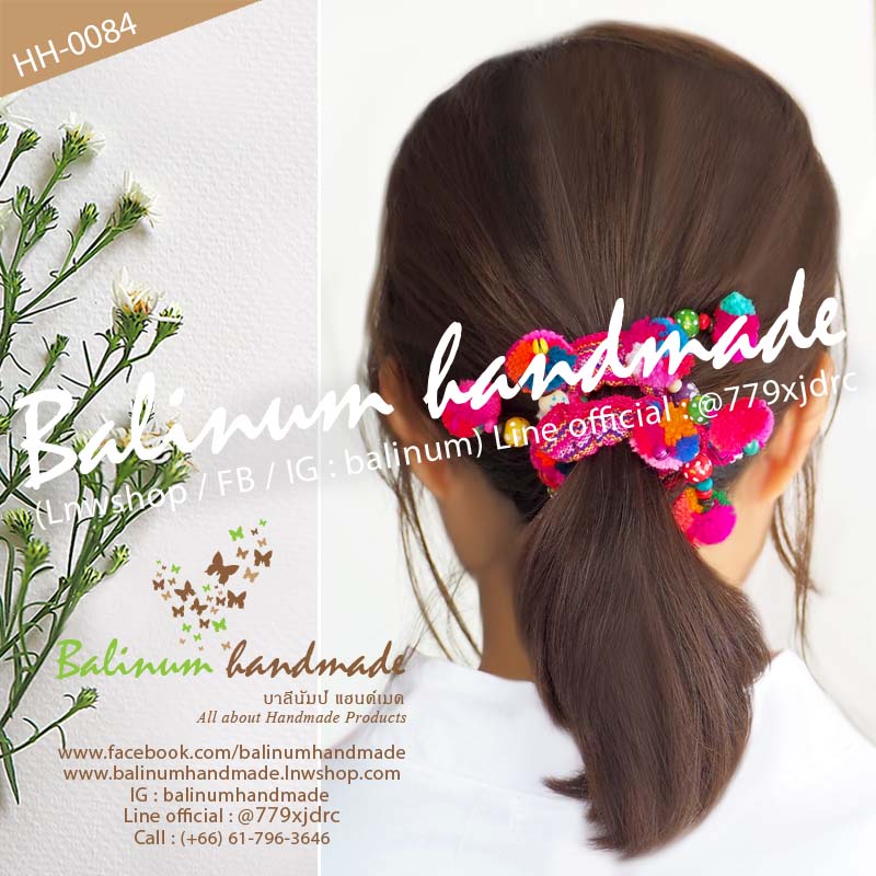 (1 ชิ้น) ยางรัดผมชาวเขาชาวดอย ที่มัดผมโดนัทพวงมาลัยปอมปอมแฮนด์เมด DIY ประดับปอมปอม ผ้า ลูกปัดไม้ และกระพรวนหลากสี สไตล์โบฮีเมียนชาวเขาชาวดอย เด็กหรือผู้ใหญ่ก็ใช้ได้ สามารถใช้รัดผม รวบผม เกล้าผม หรือมวยผมก็ได้ ดูเก๋ น่ารัก และมีสไตล์มากค่ะ หลายสี (Multi-color)