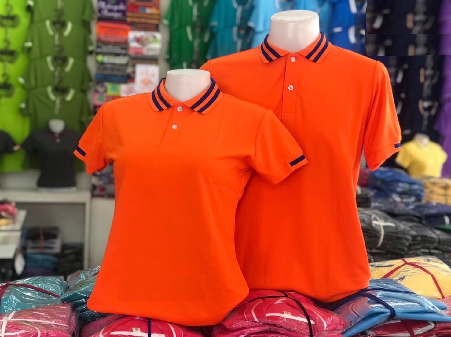 เสื้อโปโล สีส้ม ปก แขนทอลายเส้นสีน้ำเงินกรมท่า ราคาส่ง