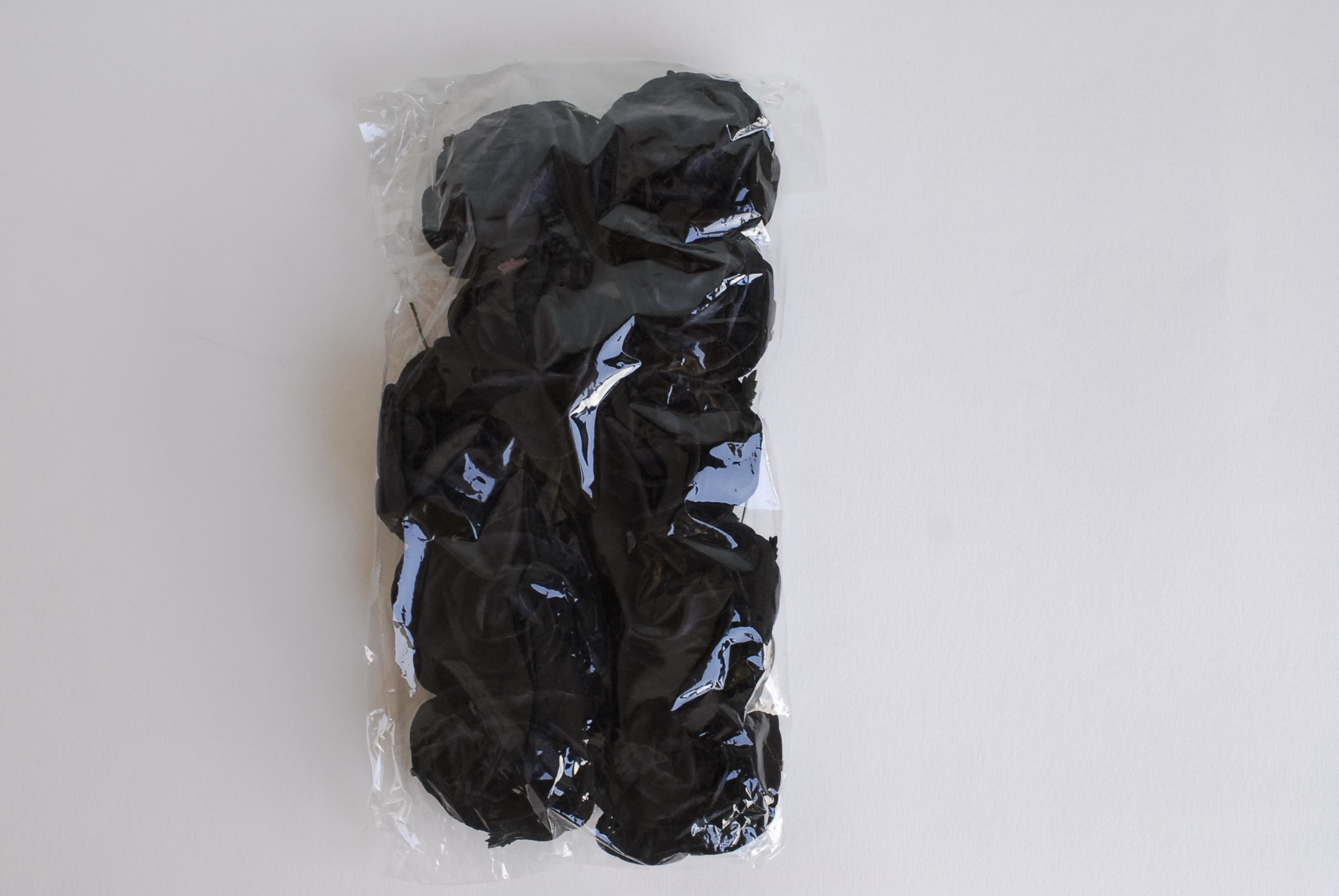 ดอกไม้กระดาษสา ดอกไม้กุหลาบกระดาษ ดอกกุหลาบกระดาษ ขนาด 6.5 cm., สำหรับของชำร่วย, งานศพ, งานตกแต่ง, สีดำ Paper flower,10 Pieces mulberry rose, 6.5 cm. black color