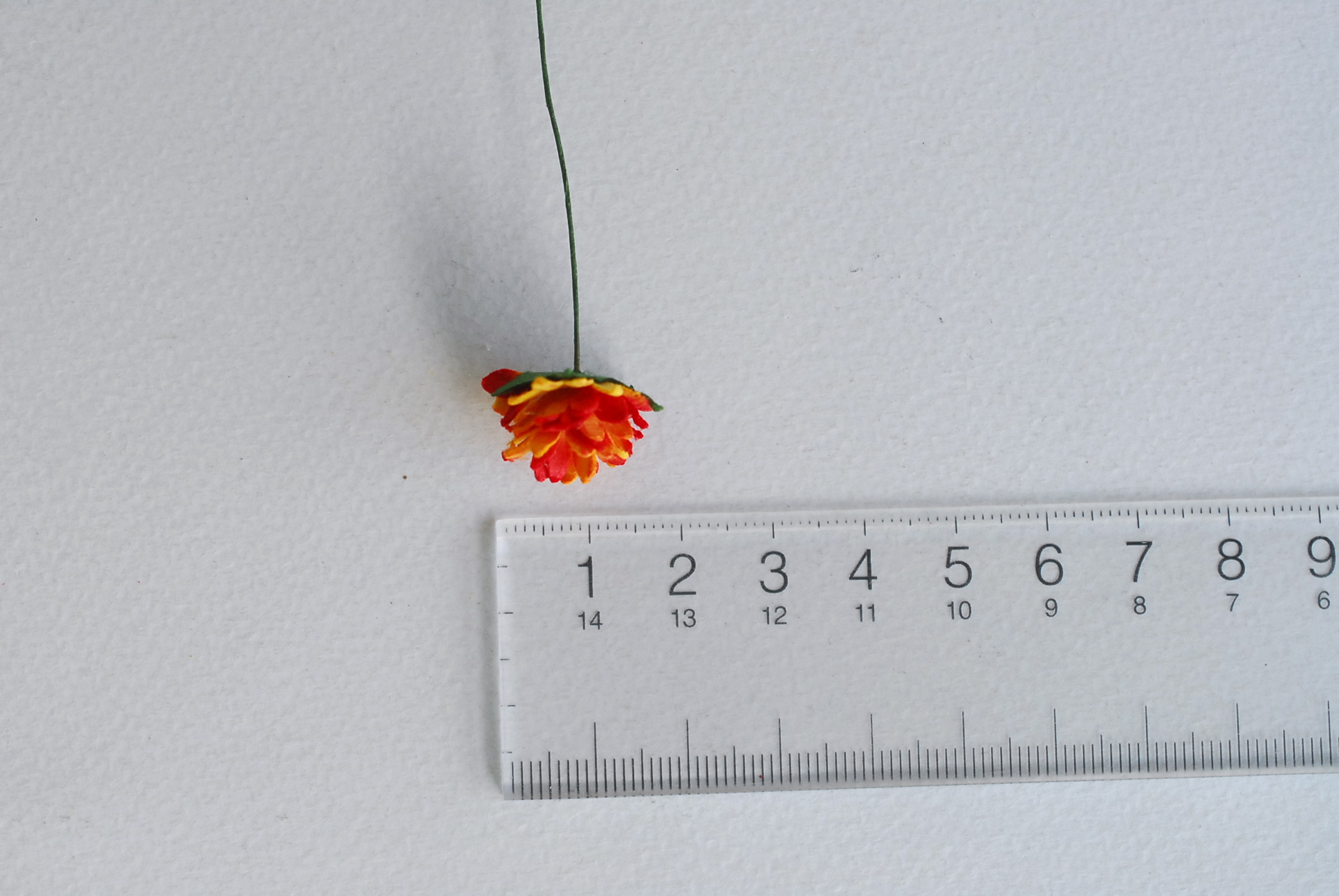 ดอกไม้ประดิษฐ์, ดอกไม้กระดาษสา, ดอก gypsophila, ดอกยิปโซ งานประดิษฐ์ตกแต่งของชำร่วย, ดอกไม้ขนาด 1.5 cm. ดอกไม้ทำพานพุ่ม,พานพวงมาลัย, พานรับไหว้, ขันหมาก. สีแดงปัดเหลือง