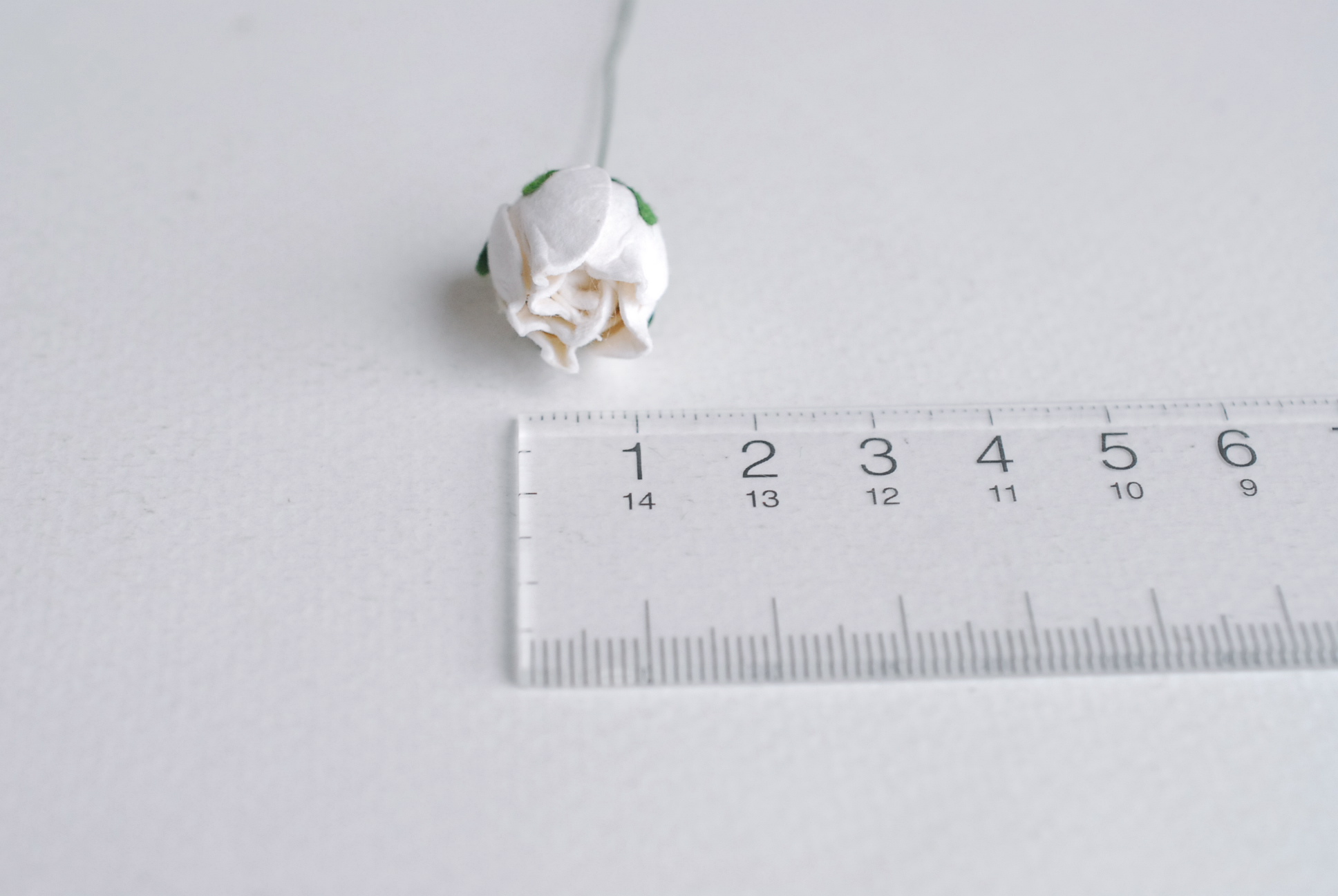 ดอกไม้กระดาษสา ดอกไม้กระดาษสา จตุจักร งานประดิษฐ์ ดอกไม้ทำข้อมือเพื่อนเจ้าสาว แต่งงาน, ดอกกุหลาบตูม 50 ดอก สีขาวcolor ขนาด 1.5 cm. paper flowers, budding roses flower 1.5 cm. 50 pieces.white color.