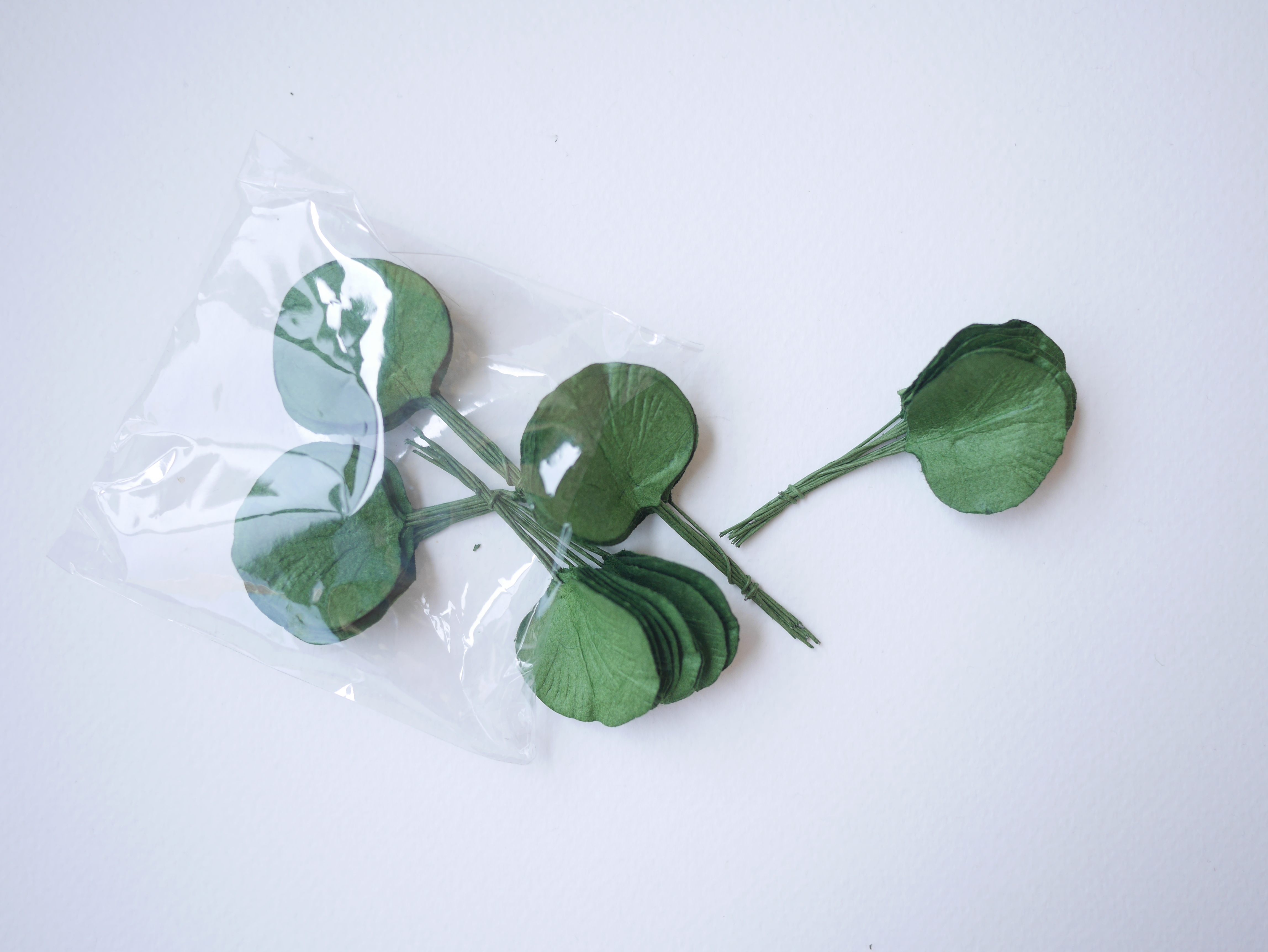 ใบไม้กระดาษ orbicular leaves ใบไม้กระดาษสา ราคาส่ง,ใบไม้กลม กระดาษ สำหรับงานประดิษฐ์ ใบไม้ประดิษฐ์ สำหรับตกแต่ง หรืองานแต่งงาน สีเขียว ขนาด 3x3 cm. จำนวน 50 ใบ