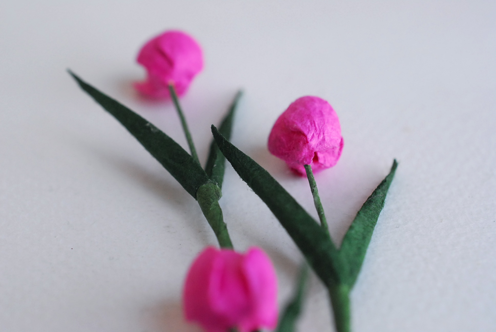 ดอกไม้ประดิษฐ์, ดอกไม้กระดาษสา, ดอกtulips, ดอกทิวลิปส์, ก้านสีเขียว งานประดิษฐ์ตกแต่งของชำร่วย,ทำการ์ดรับเชิญ,ช่อดอกไม้ขนาดเล็ก, ขนาด 1.5 cm. สีชมพูบานเย็น