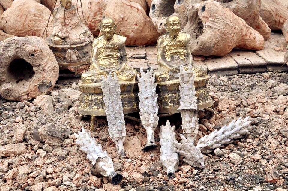 พระบูชาหลวงปู่หงษ์ ฐาน 12นักษัตร เนื้อ : ทองเหลือง